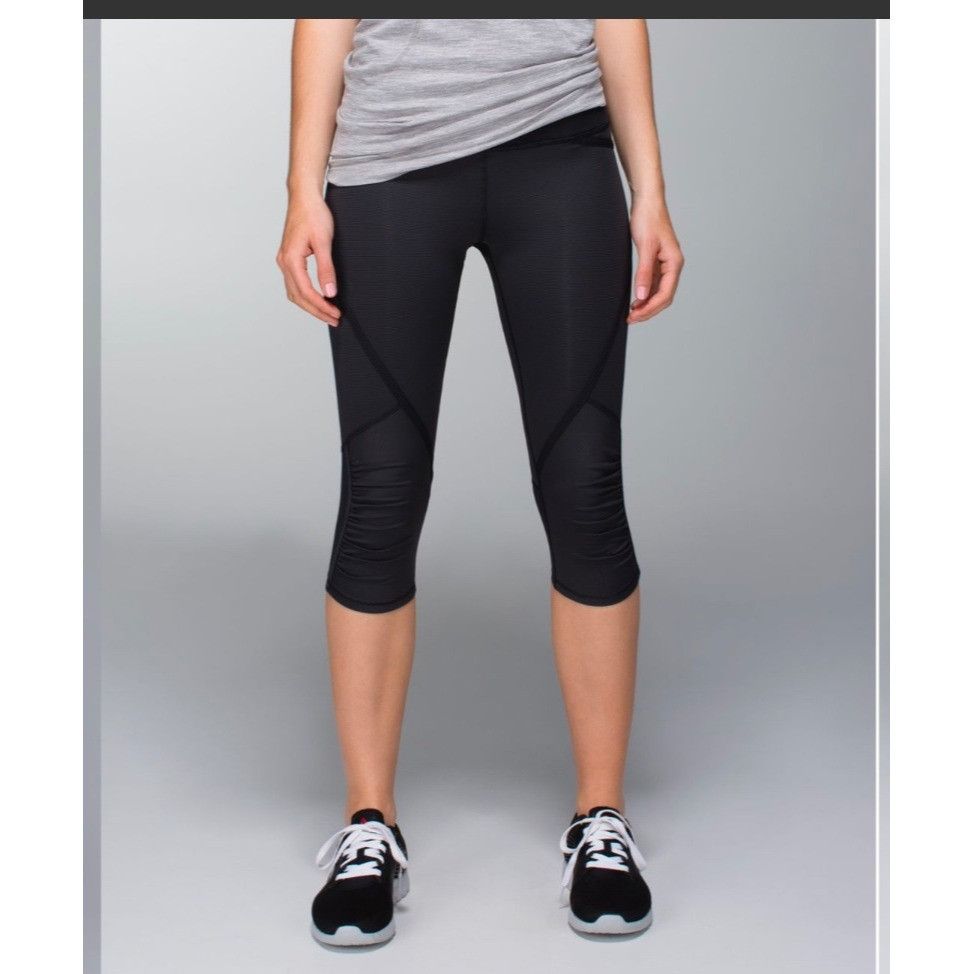 Lululemon Lululemon Run Pace Crop black/gray striped ruched sides acti Size 28" / US 6 / IT 42 - 1 Thumbnail