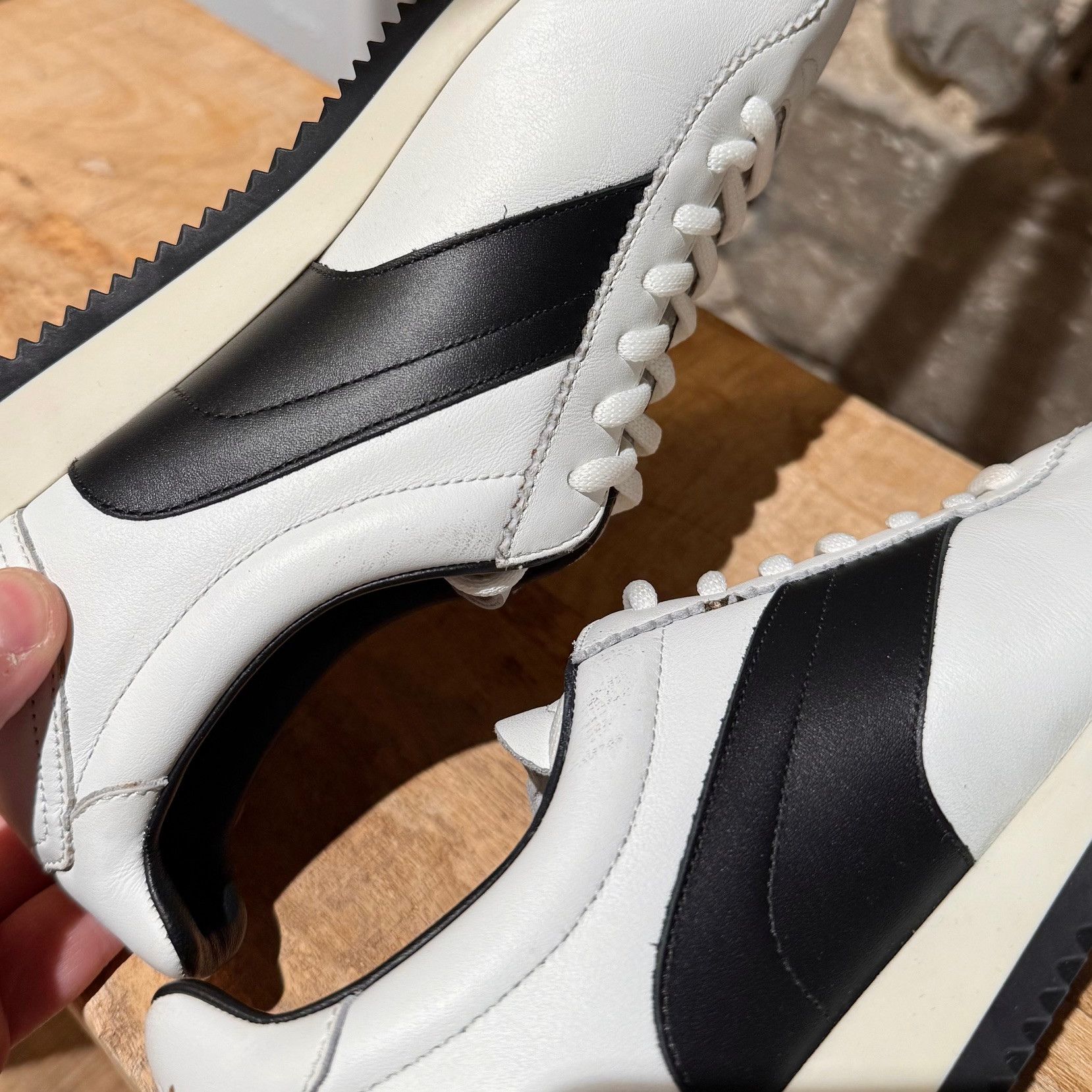 Dior Christian Dior White Leather Diorun Logo Sneakers Size US 5 / IT 35 - 9 Thumbnail