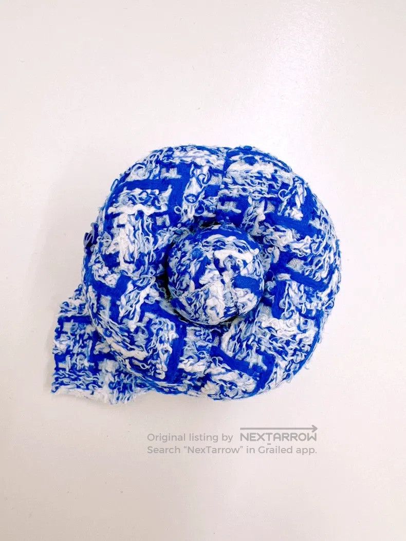 Chanel Chanel 23P blue and white tweed camelia brooch Size ONE SIZE - 1 Thumbnail