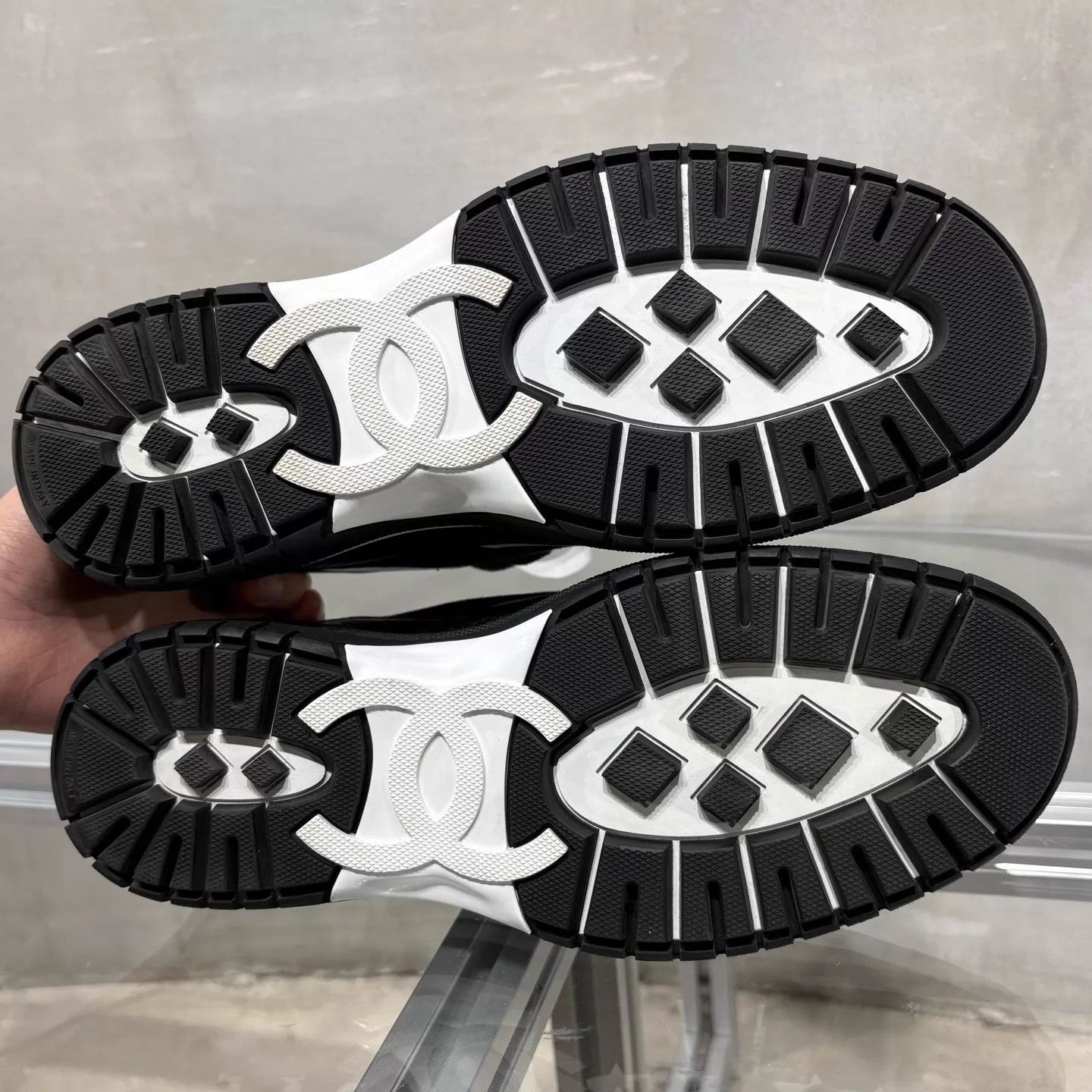 Chanel Chanel 25C Black & White Panda Platform Loafers 40 Size US 7 / EU 40 - 7 Thumbnail