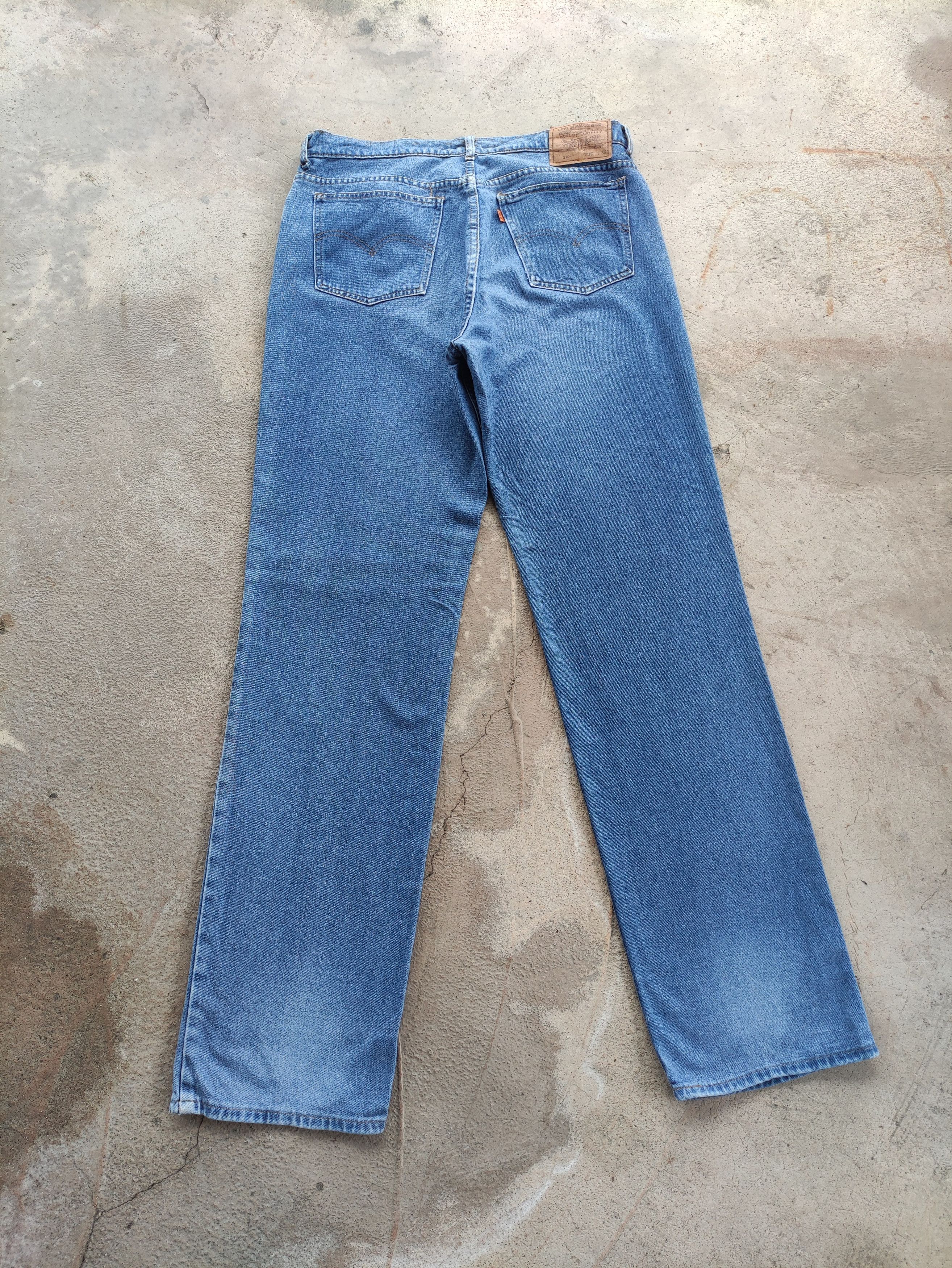 Levi's Vintage Levis Jean Distressed Faded Denim Waist 35 Size US 35 - 8 Thumbnail