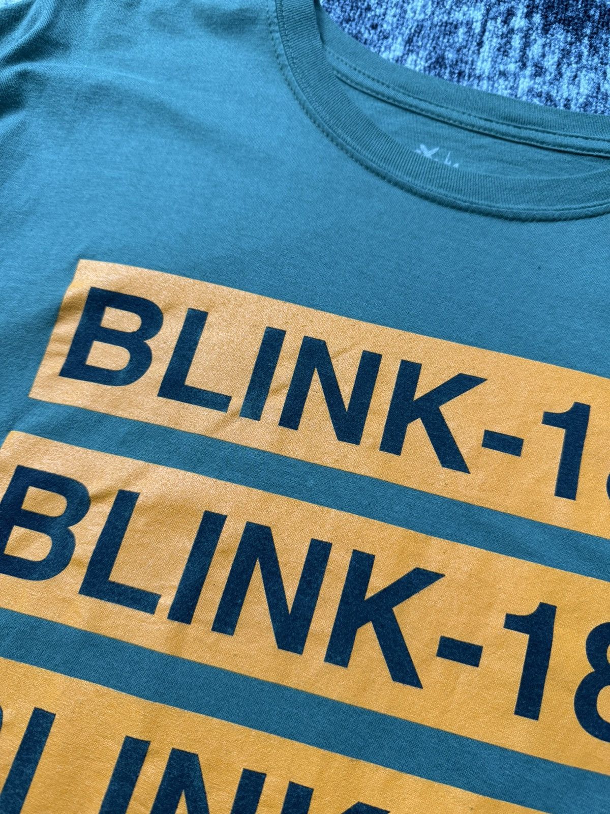 Band Tees Vintage Blink-182 Tee Shirt Big Logo Pop Punk Band Y2K 90s Size US XL / EU 56 / 4 - 4 Thumbnail