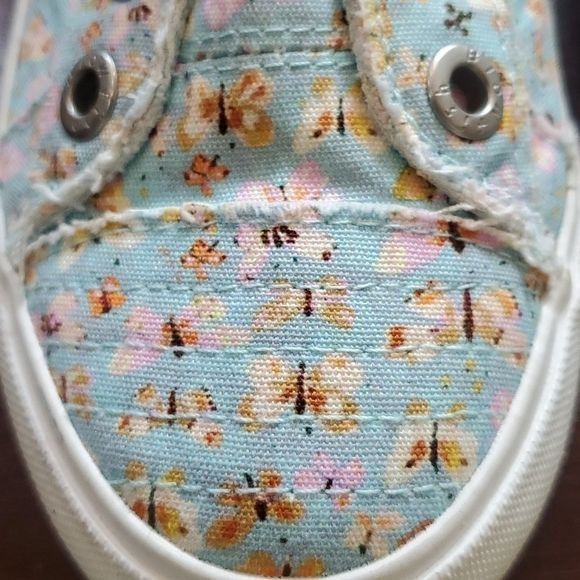 Designer Blowfish Malibu Cute Fun Butterflies Sz. 7.5 Sneakers Size US 7.5 / IT 37.5 - 2 Thumbnail