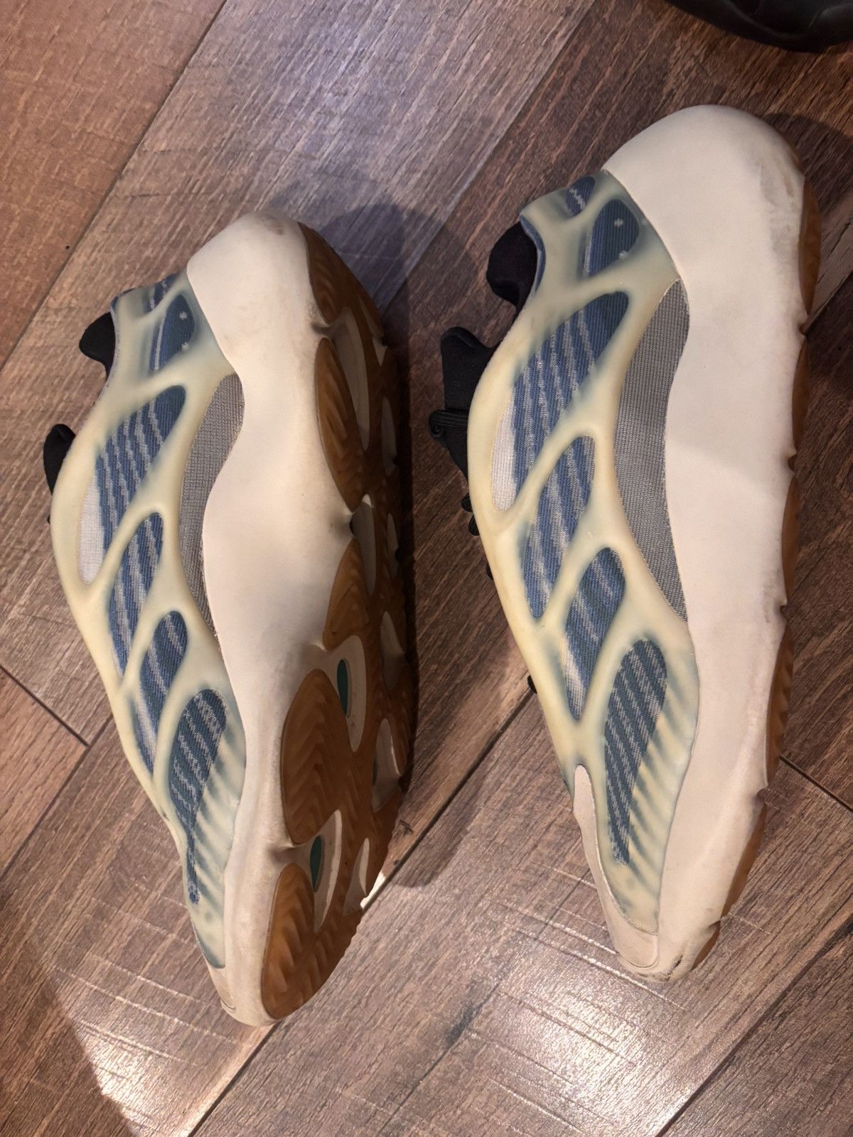 Yeezy Adidas Yeezy 700 V3 Kyanite Size US 11 / EU 44 - 2 Thumbnail
