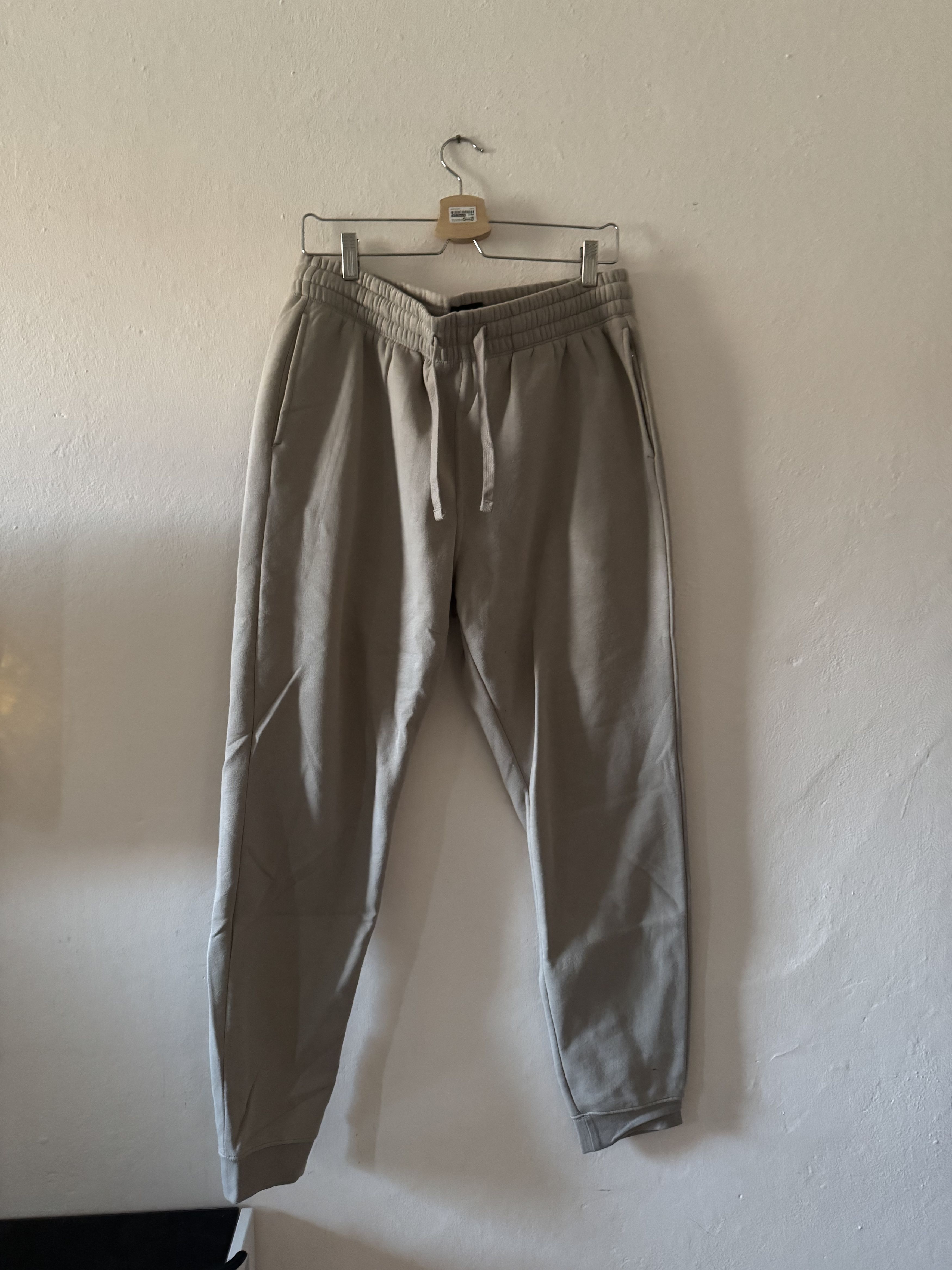 H&M H&M Regular Fit Sweatpants Size US 32 / EU 48 - 1 Thumbnail