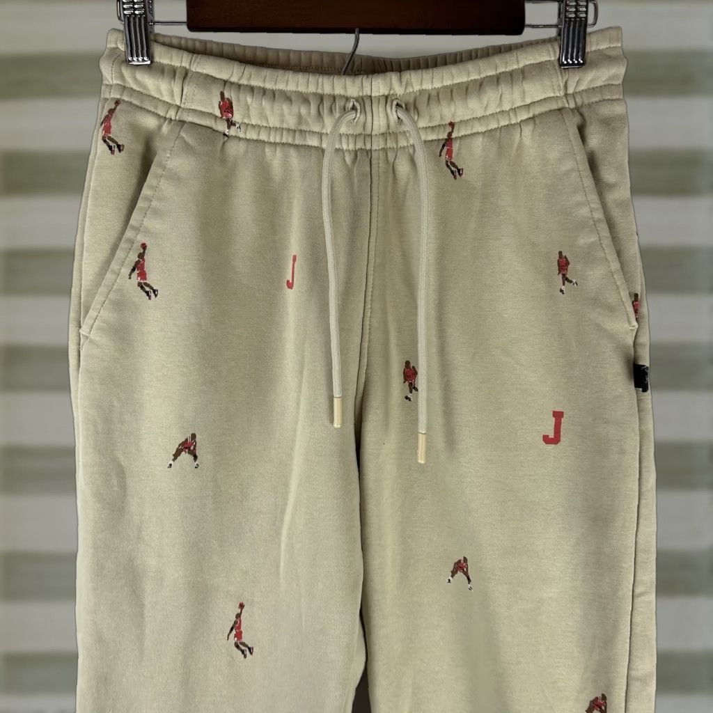 Jordan Brand NIKE AIR JORDAN Mens Small Essential Joggers AOP Fleece Pants DV9390-206 Size US 29 - 1 Thumbnail