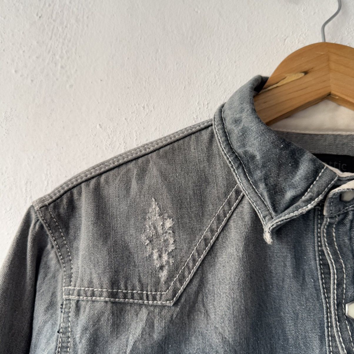 If Six Was Nine 2000s in the attic rockers heaven denim distressed shirt Size US M / EU 48-50 / 2 - 8 Thumbnail