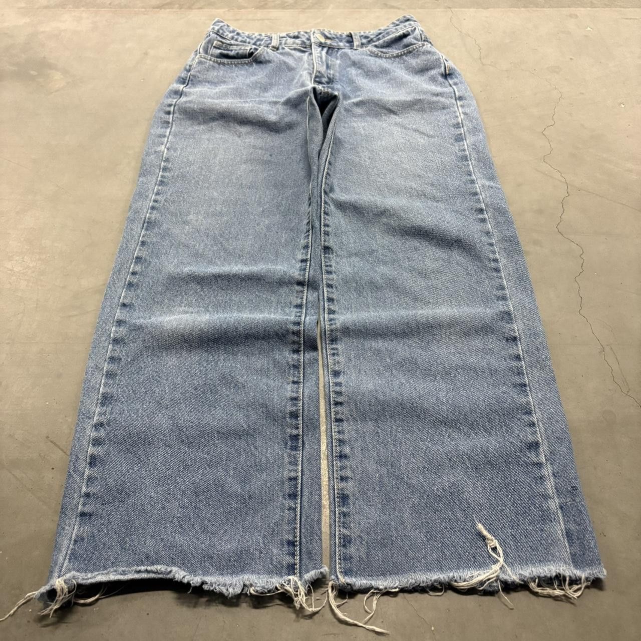 Vintage Crazy Vintage Y2K/2000s Super Baggy Wideleg Medium Wash Denim Jeans! Size US 28 / EU 44 - 1 Thumbnail