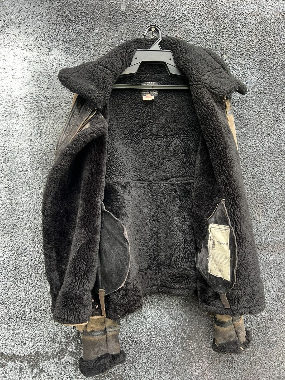 Avirex AVIREX B-3 Leather Flight Jacket Mouton Men Size US M / EU 48-50 / 2 - 15 Thumbnail