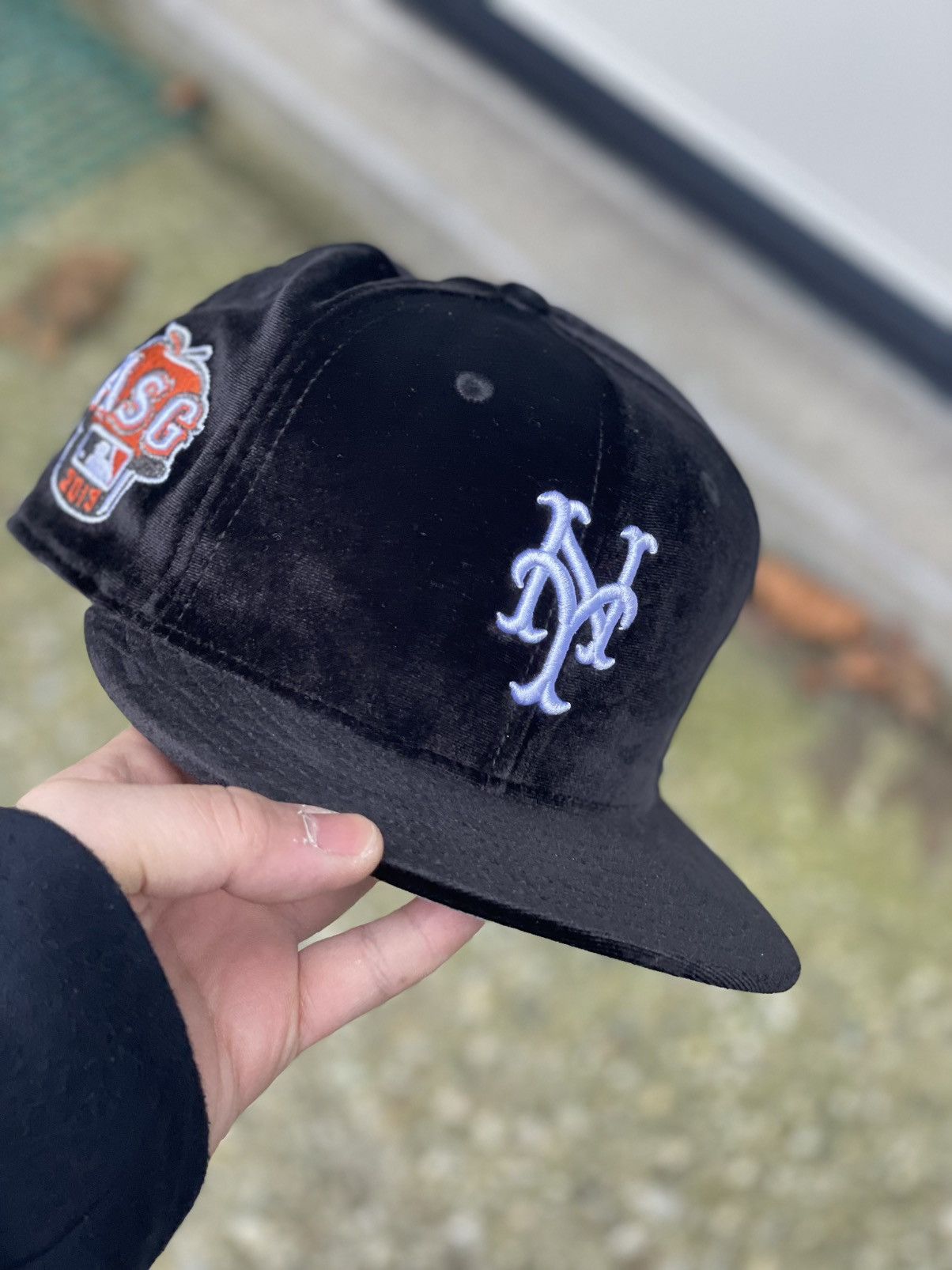 New Era × Topperz Black velvet🔥🔥NY Mets size 7 1/4 Size ONE SIZE - 1 Thumbnail