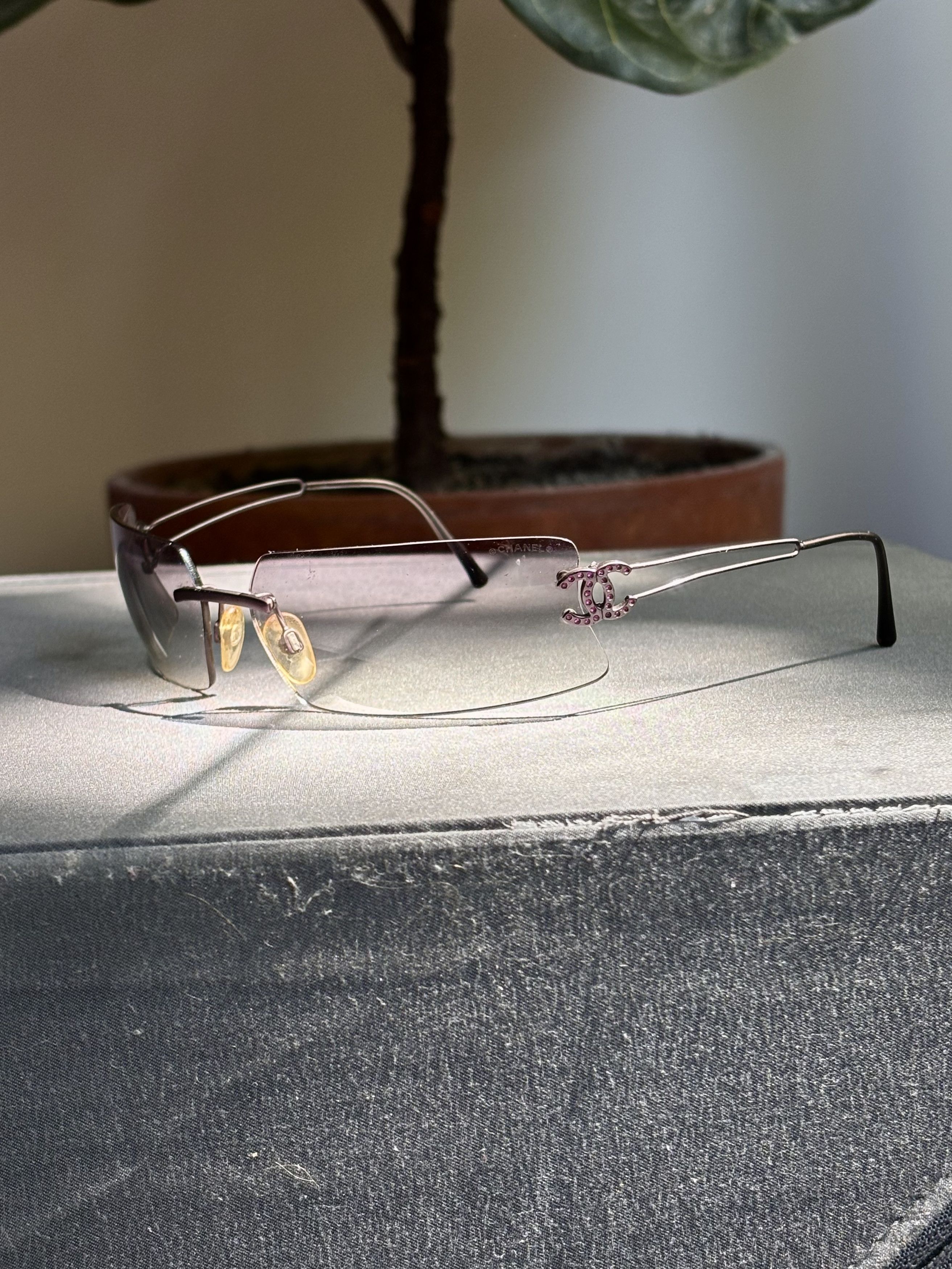 Chanel CHANEL Sunglasses 4051 Rimless Rhinestone 4017 Shields RI832 Size ONE SIZE - 1 Thumbnail