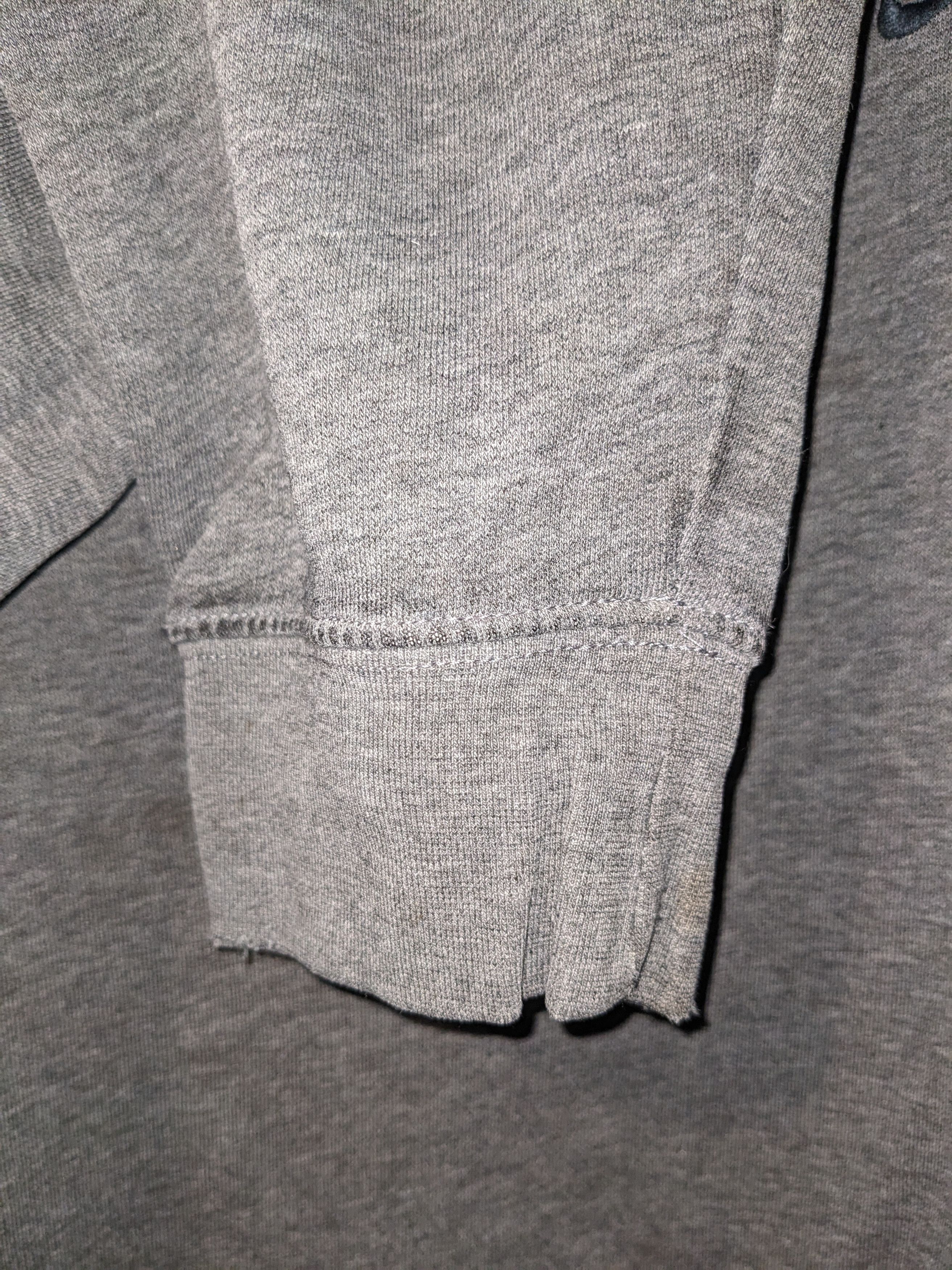 Nike Vintage Y2K Nike Mini Swoosh Essential Large Sweatshirt Size US L / EU 52-54 / 3 - 5 Thumbnail