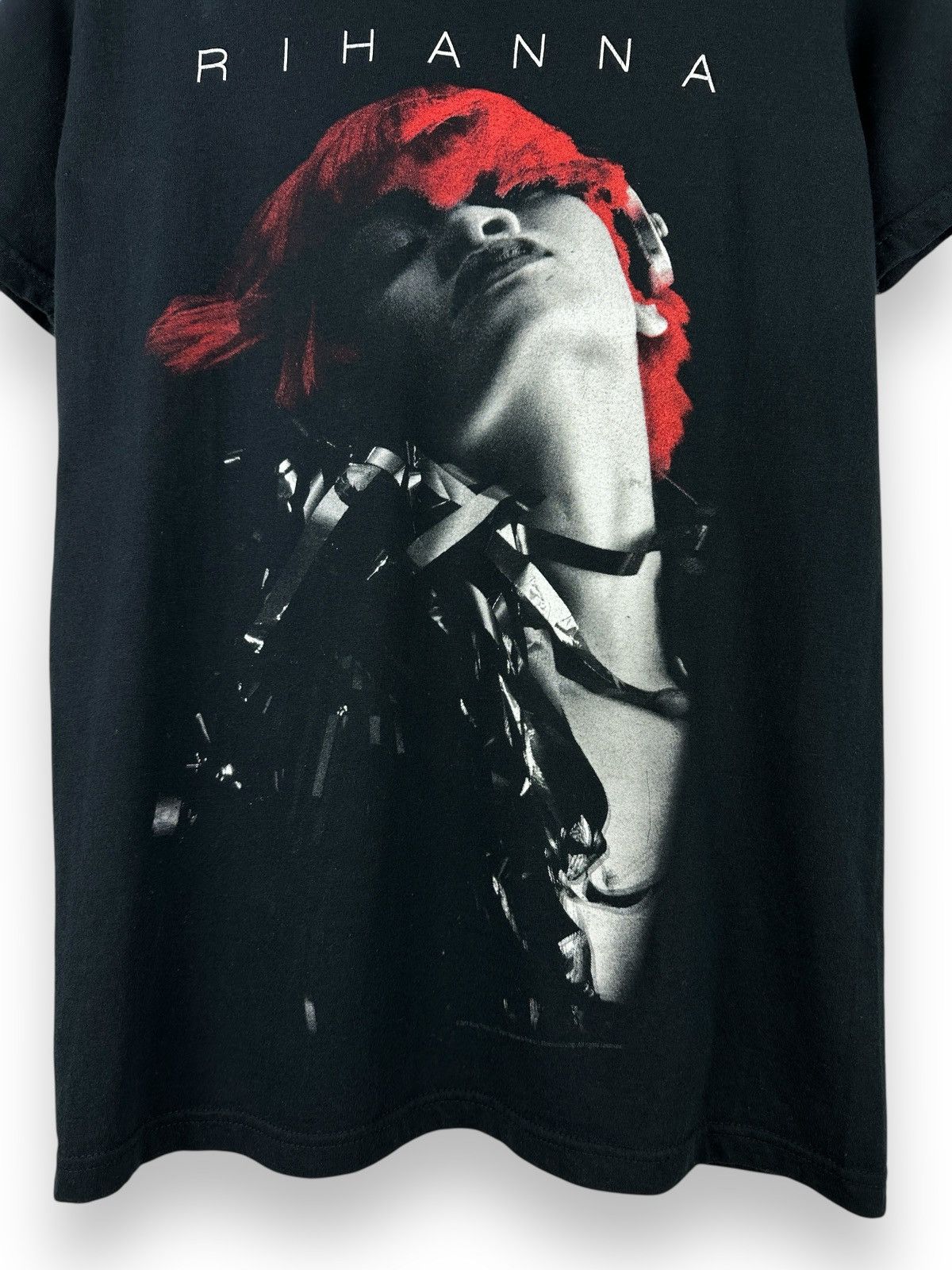Rihanna Vintage 2011 Rihanna Loud Tour T-Shirt Women’s Size S Size S / US 4 / IT 40 - 6 Thumbnail