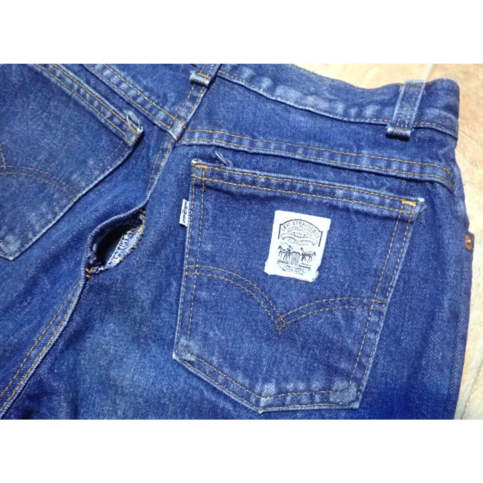 Levi's VINTAGE Levi's Jeans 80s 1983 Women’s 29x31 White Patch Tab High Waist Taper Leg 12 Womens Mens? Size 34" / US 12 / IT 48 - 2 Thumbnail