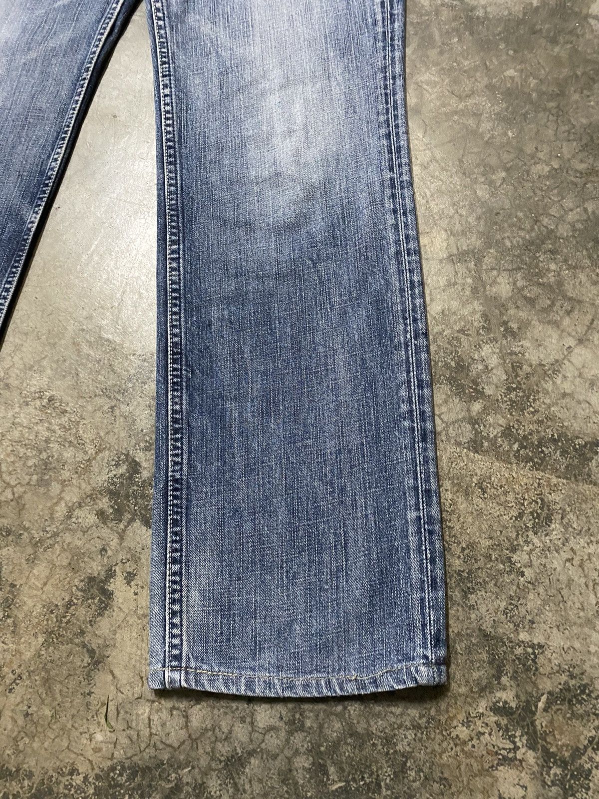 Levi's × Vintage Vintage Levi’s Washed Blue Distressed Grunge Low Rise Jeans Size US 32 / EU 48 - 9 Thumbnail
