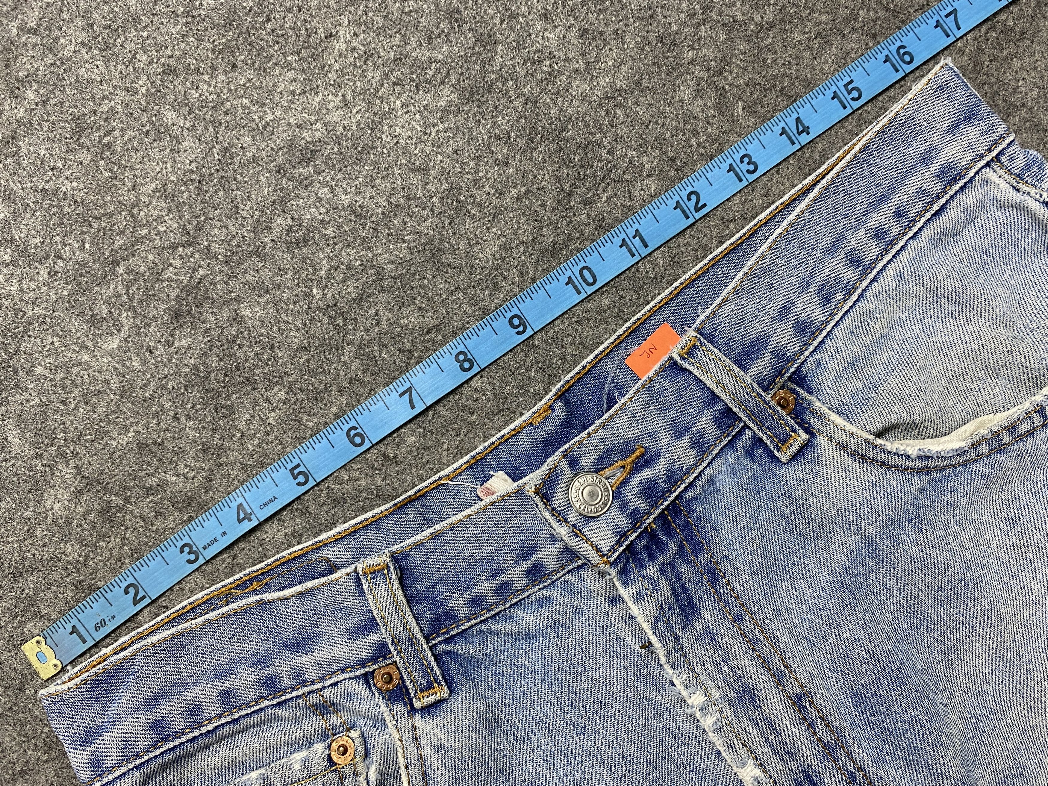 Levi's Dirty Light Blue Vintage Levi's 550 33x26.5 Denim -JN2171 Size US 33 - 5 Thumbnail