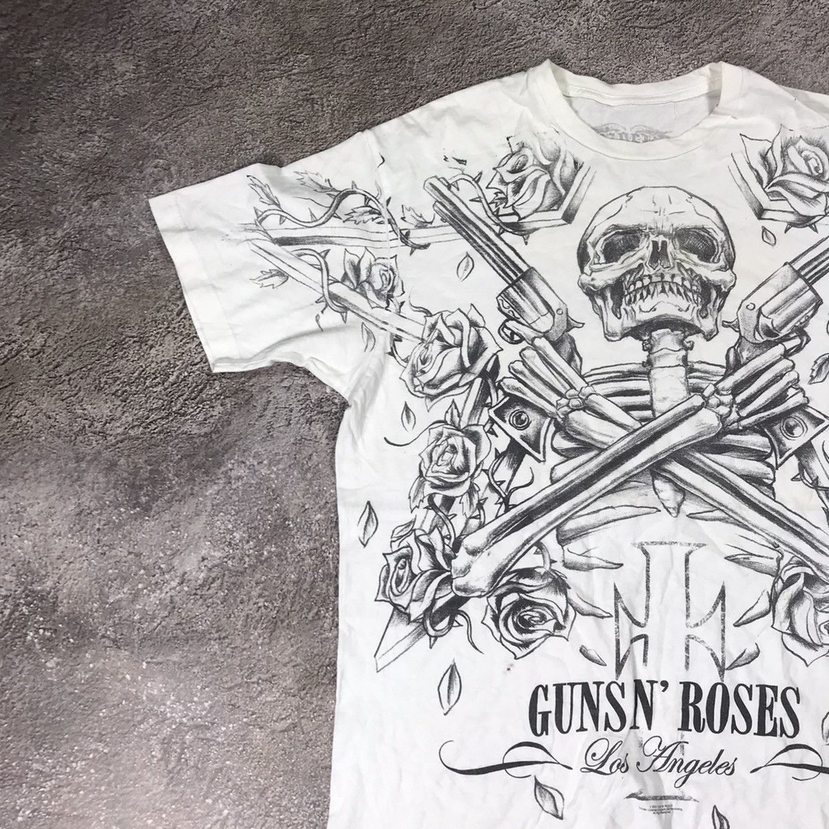 Vintage Vintage 90s Guns N Roses Graphic Tee Band Tee Grunge Faded L Size US L / EU 52-54 / 3 - 3 Thumbnail