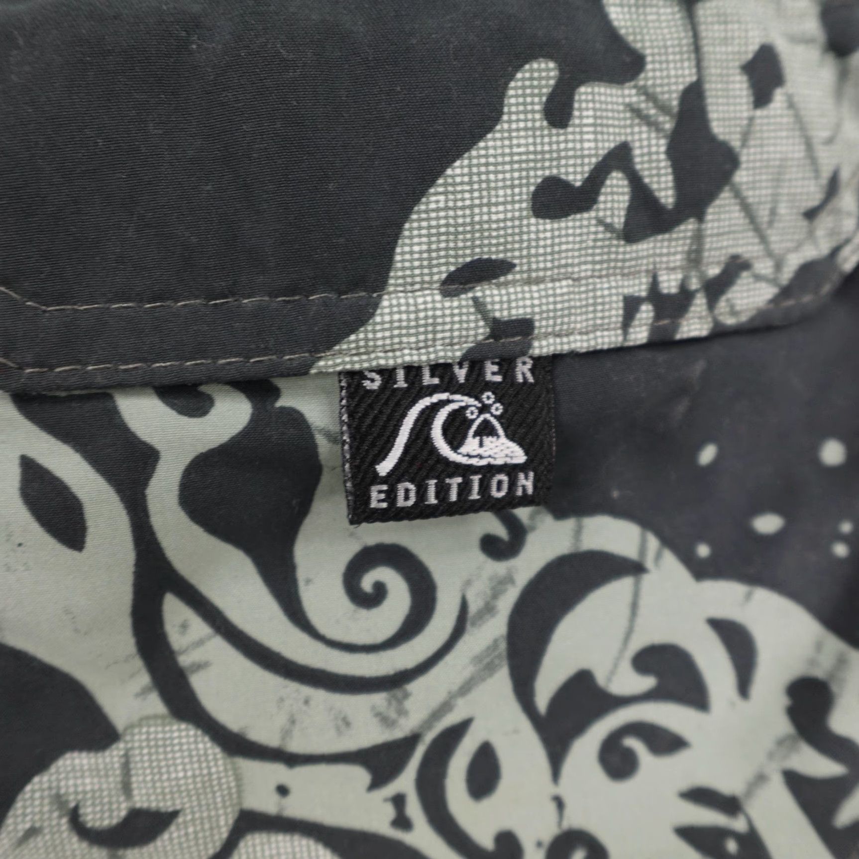 Quiksilver VINTAGE Quiksilver Board Shorts Mens 38 Swim Trunks Bathing Suit Gray Paisley 90s Surfing USA Mens Size US 38 / EU 54 - 4 Thumbnail