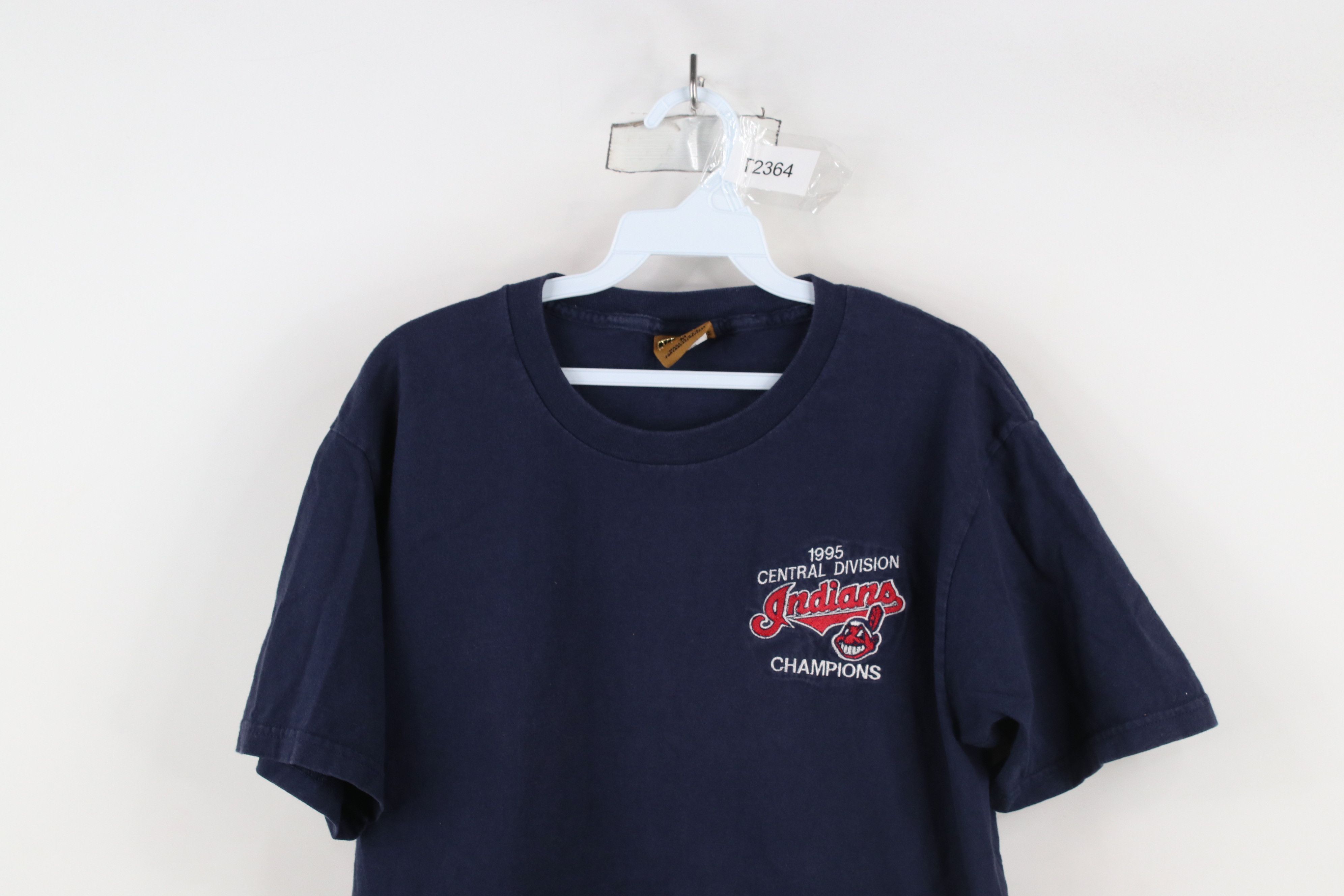 Vintage Vintage 90s Champs Chief Wahoo Cleveland Indians T-Shirt USA Size US M / EU 48-50 / 2 - 2 Thumbnail