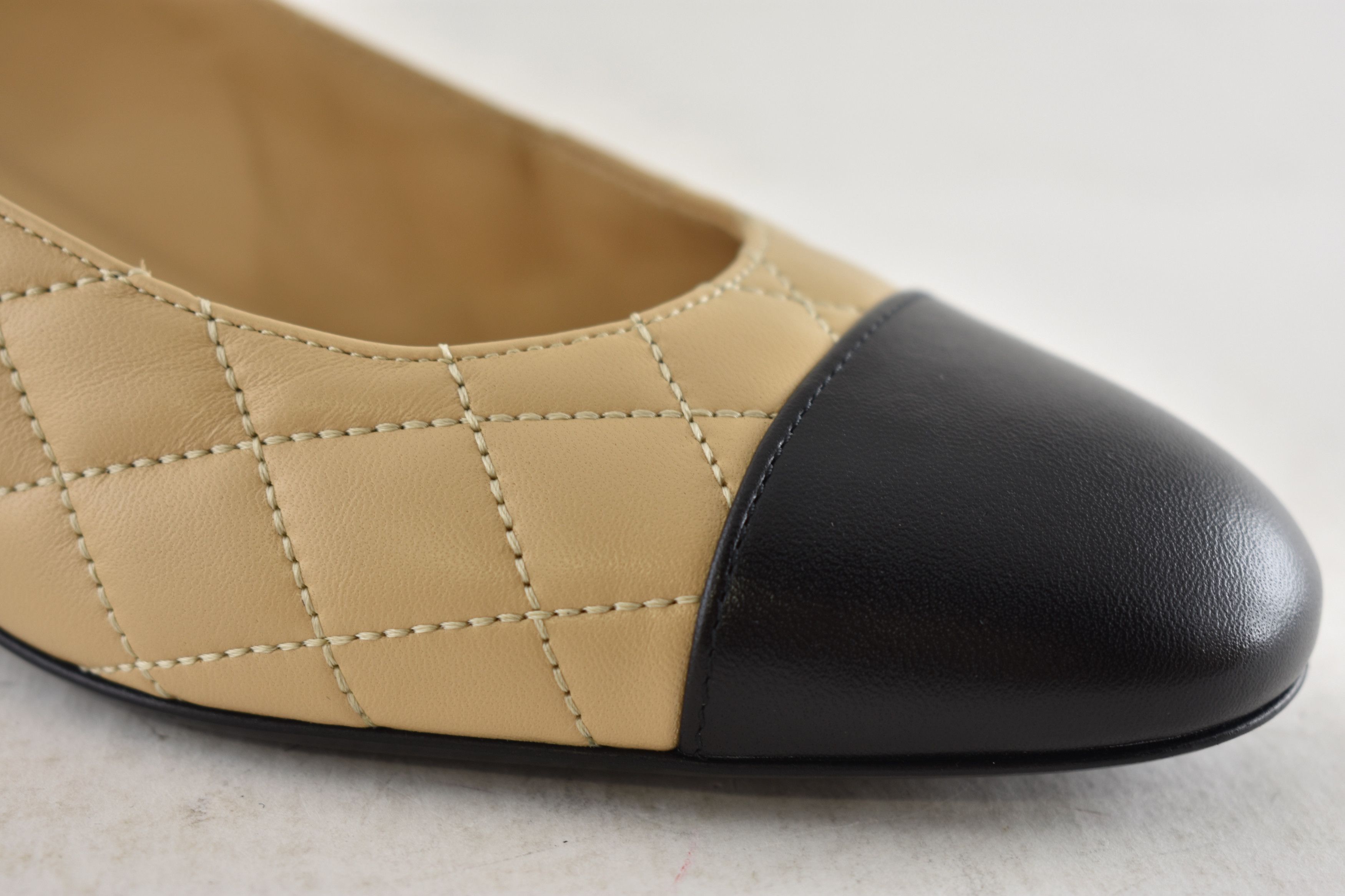 Chanel Chanel 24B Beige Lambskin Quilted Gold Block Heel Pumps 38.5 Size US 8.5 / IT 38.5 - 6 Thumbnail