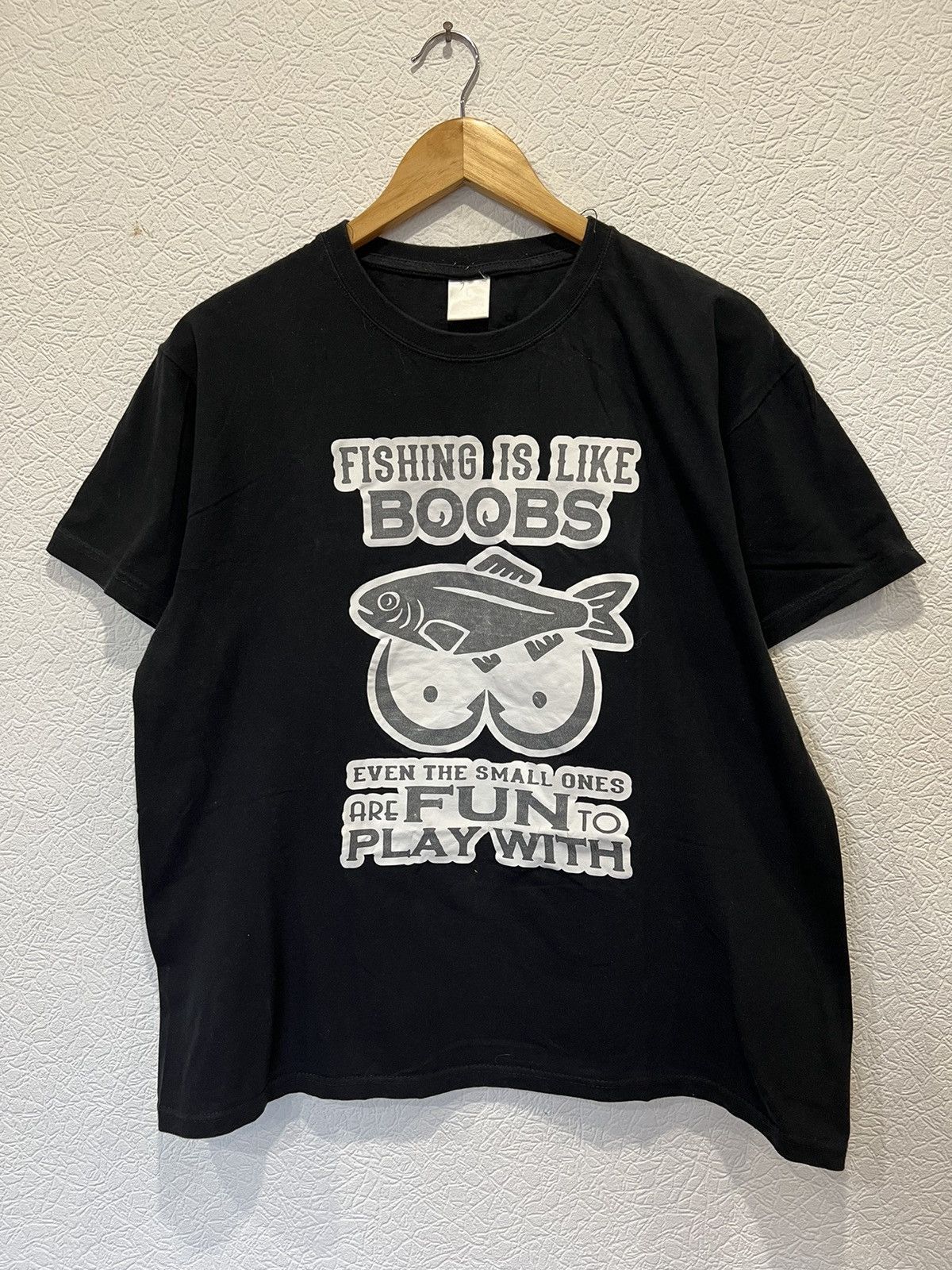 Vintage Fishing is Like Boobs Meme T Shirt Tee Size US L / EU 52-54 / 3 - 1 Thumbnail