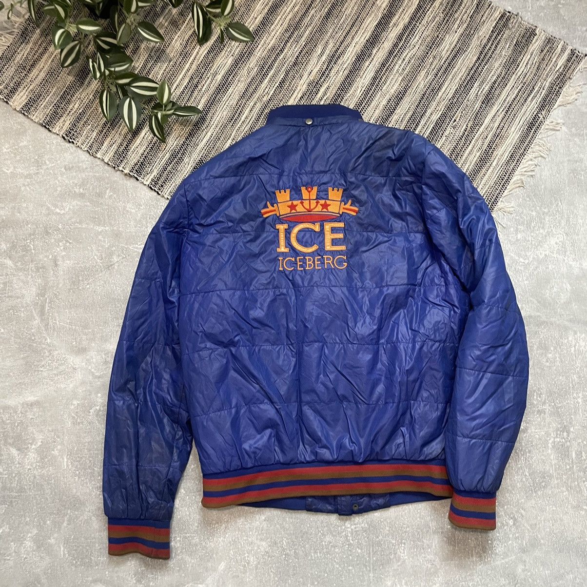 Iceberg Iceberg jacket puff distress big logo 90s vintage punk rock Size US S / EU 44-46 / 1 - 1 Thumbnail