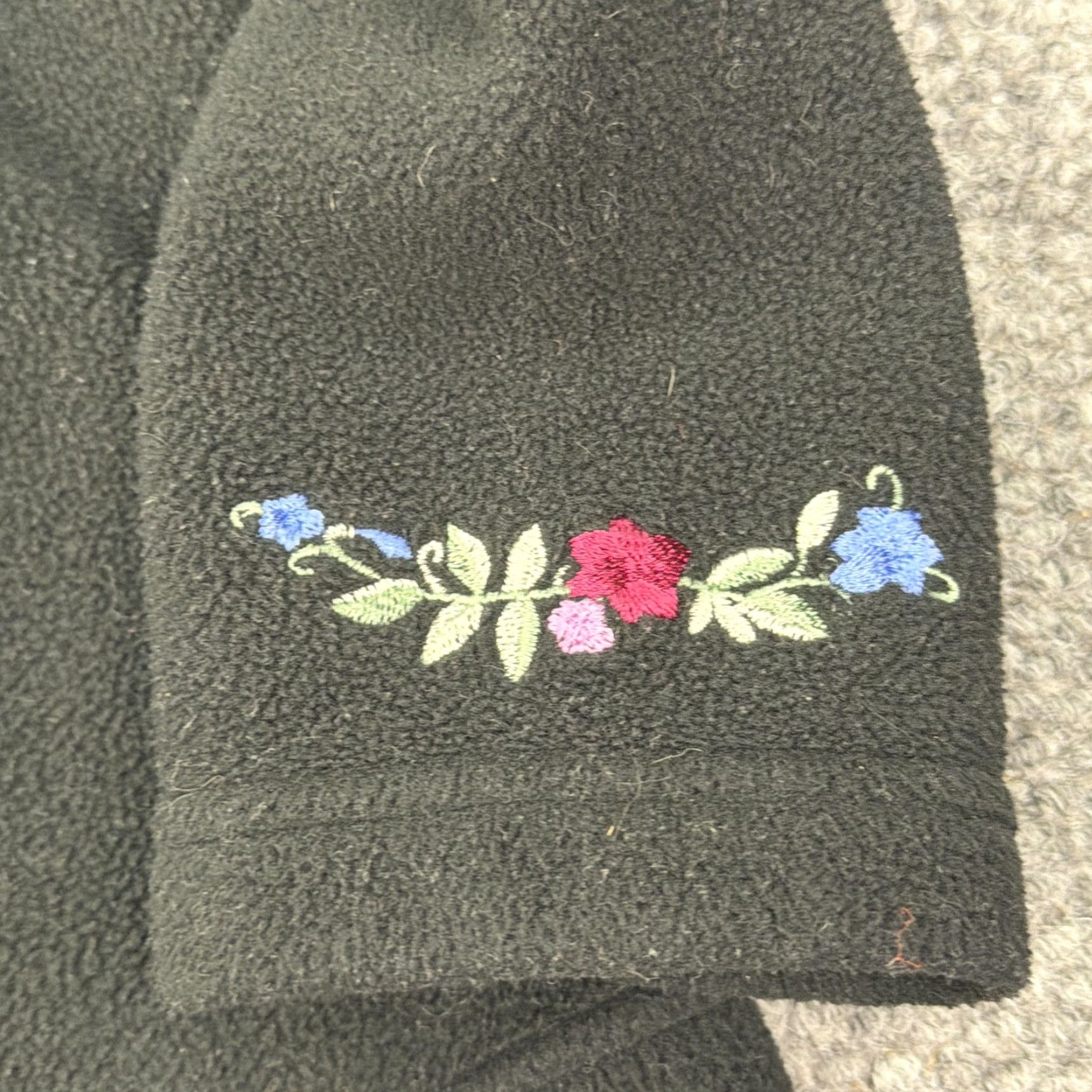 Vintage LL Bean Sweater Womens Medium Black Fleece V Neck Floral Embroidered Pullover Size M / US 6-8 / IT 42-44 - 5 Thumbnail