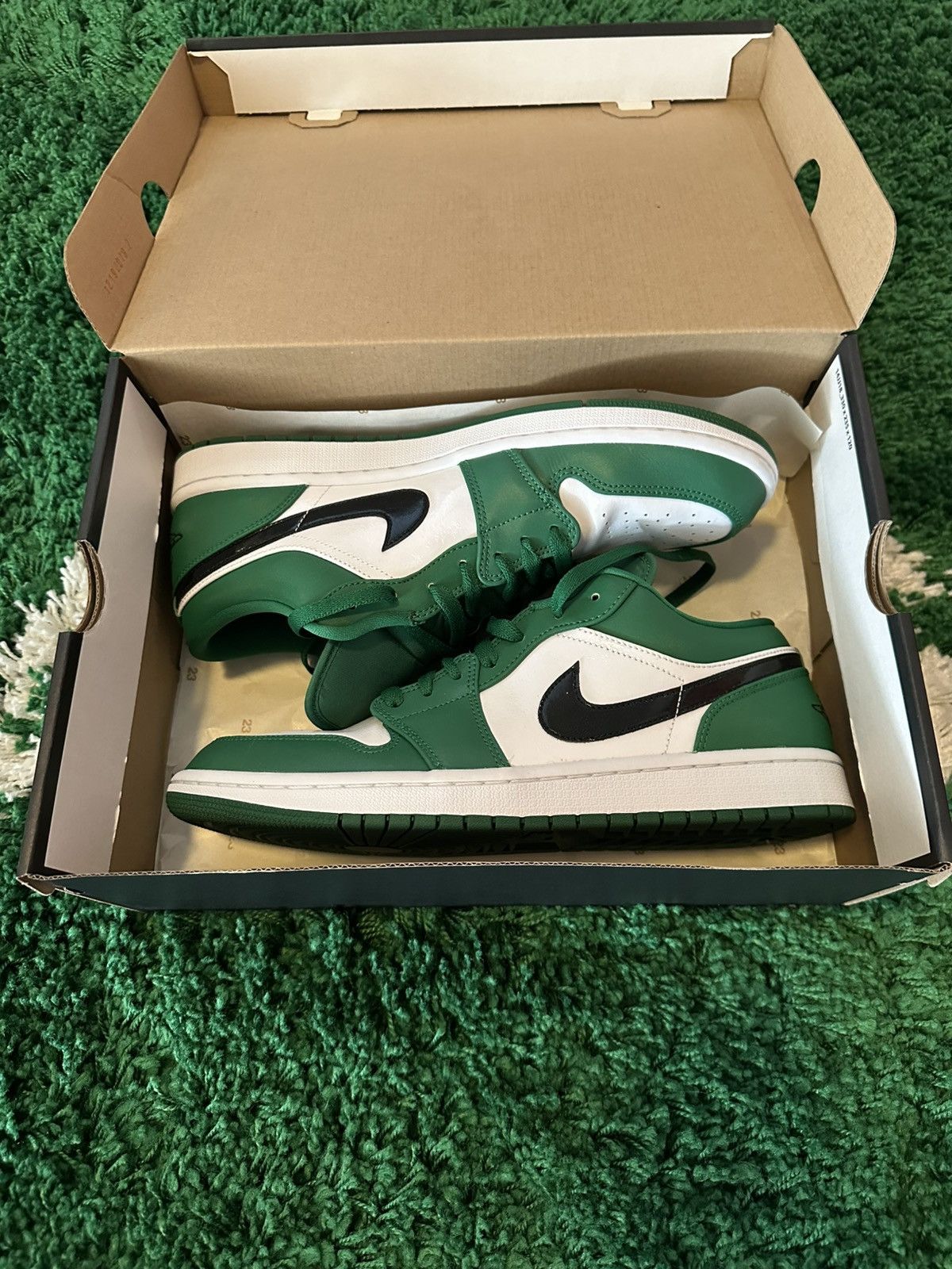 Jordan Brand Jordan 1 Low Pine Green Sneakers 11 Size US 11 / EU 44 - 1 Thumbnail
