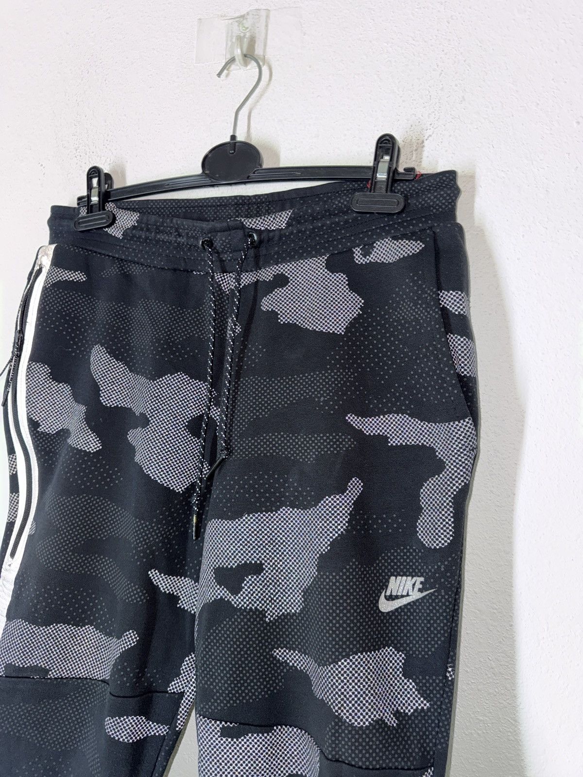 Nike Nike tech fleece Camo Reflective Track pants joggers Size US 32 / EU 48 - 4 Thumbnail