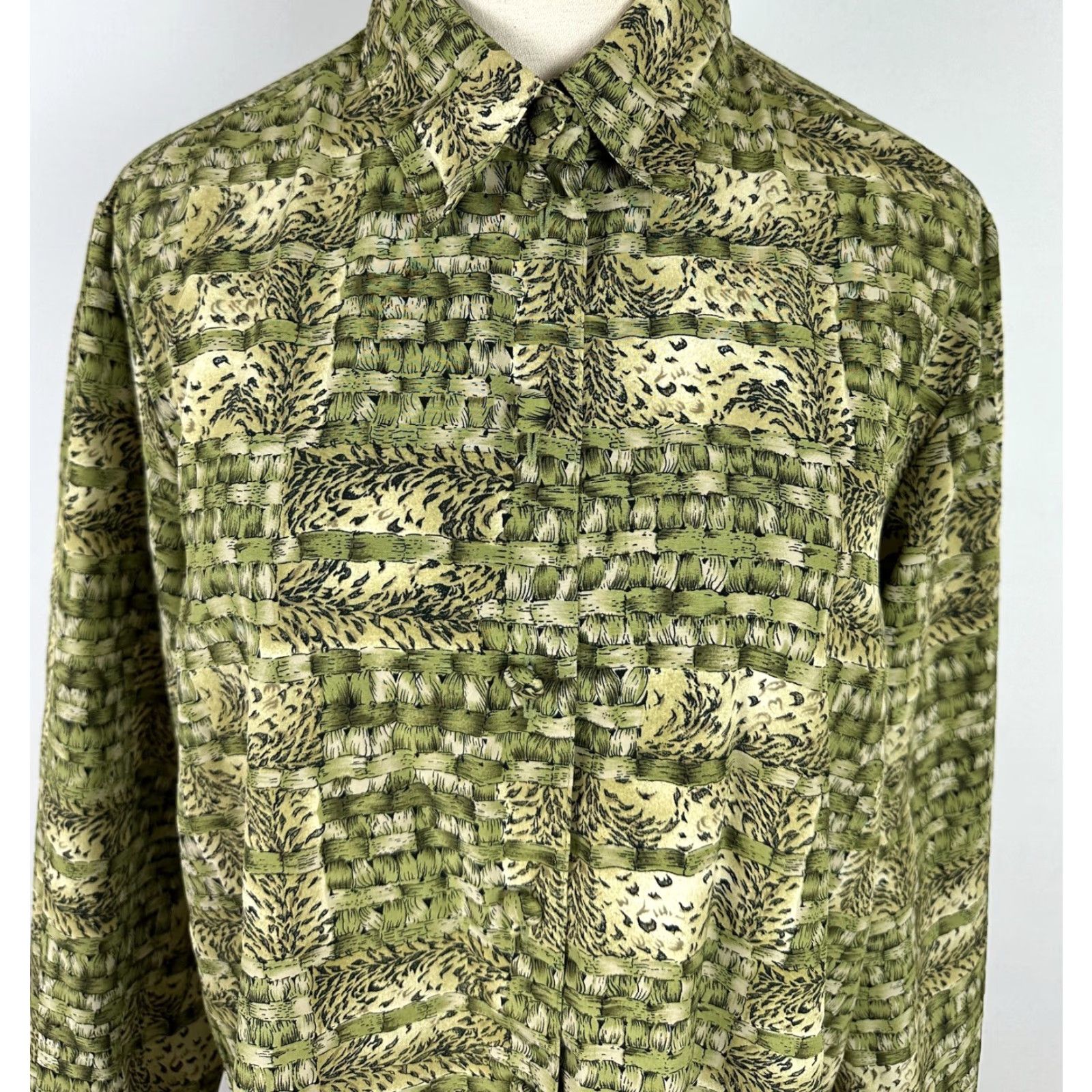Vintage VINTAGE Liz Baker Blouse Boxy Long Sleeve Collared 90s Leopard Animal Print Green Medium Womens Size M / US 6-8 / IT 42-44 - 3 Thumbnail