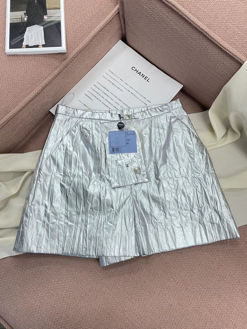 Chanel Chanel Silver Shiny Shorts - dmc Size US 38 / EU 54 - 1 Thumbnail