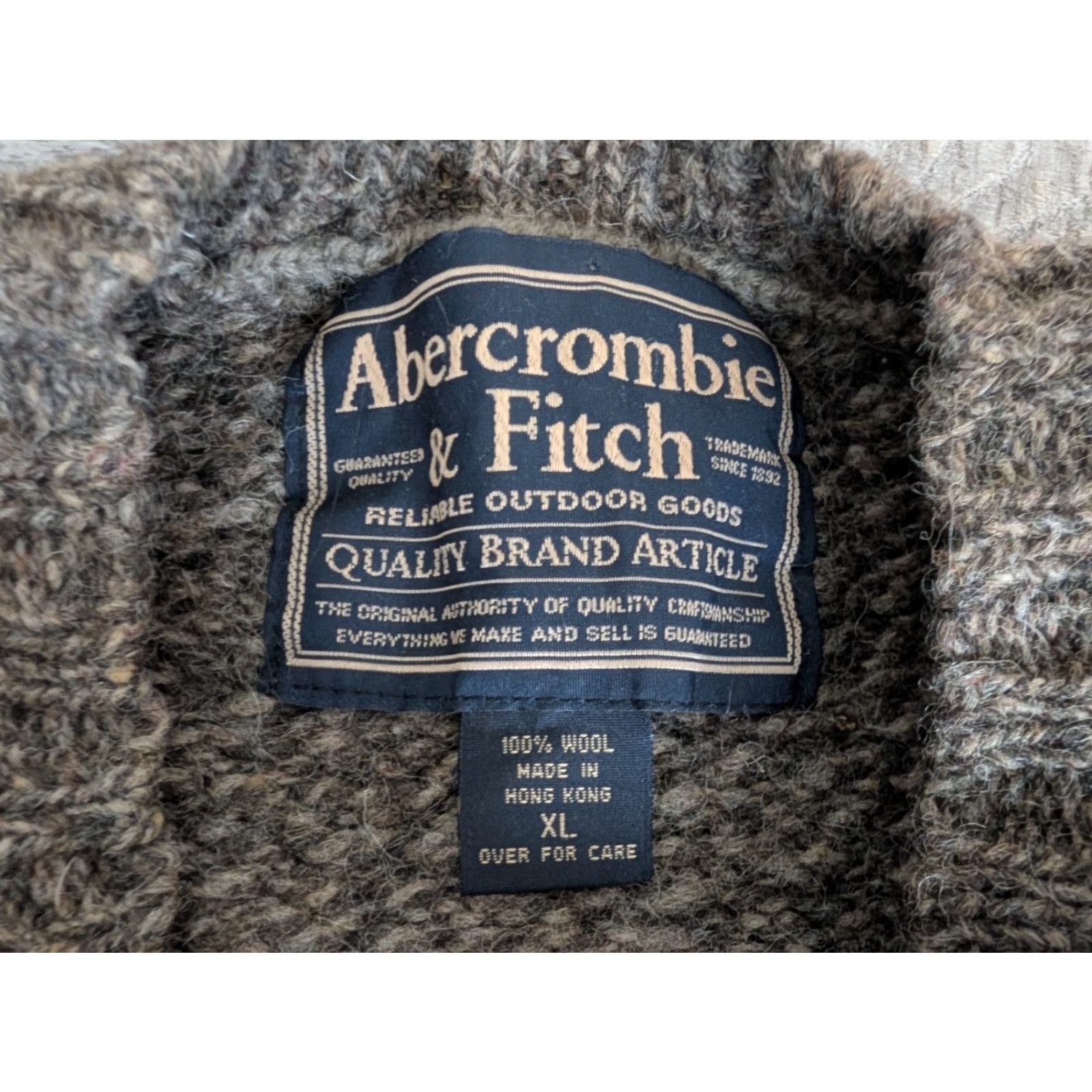 Abercrombie & Fitch VINTAGE Abercrombie & Fitch Mens Heavy Sweater XL Wool V-Neck Fair Isle Donegal Pullover Beige 90s Retro Holiday Winter Knit-Style Pullover Mens Size US XL / EU 56 / 4 - 7 Thumbnail