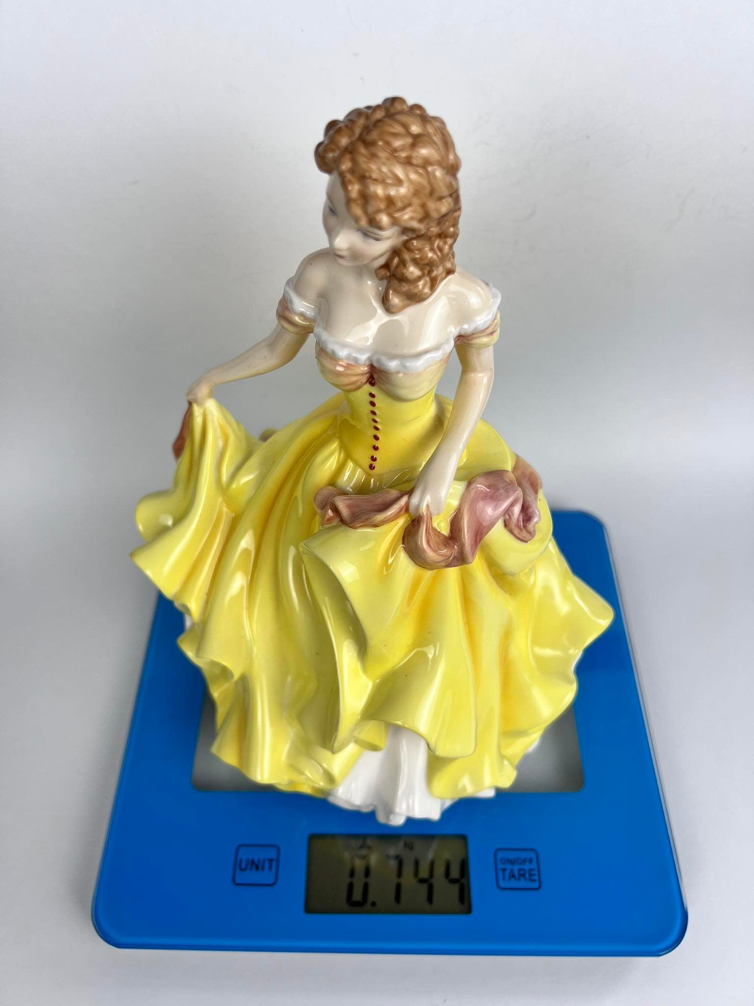 Vintage Royal Doulton Vintage Porcelain Figure Pretty Lady England Size ONE SIZE - 3 Thumbnail