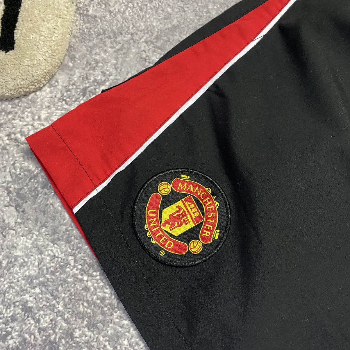 Vintage Vintage Manchester United Small Logo football team shorts Size US 34 / EU 50 - 4 Thumbnail