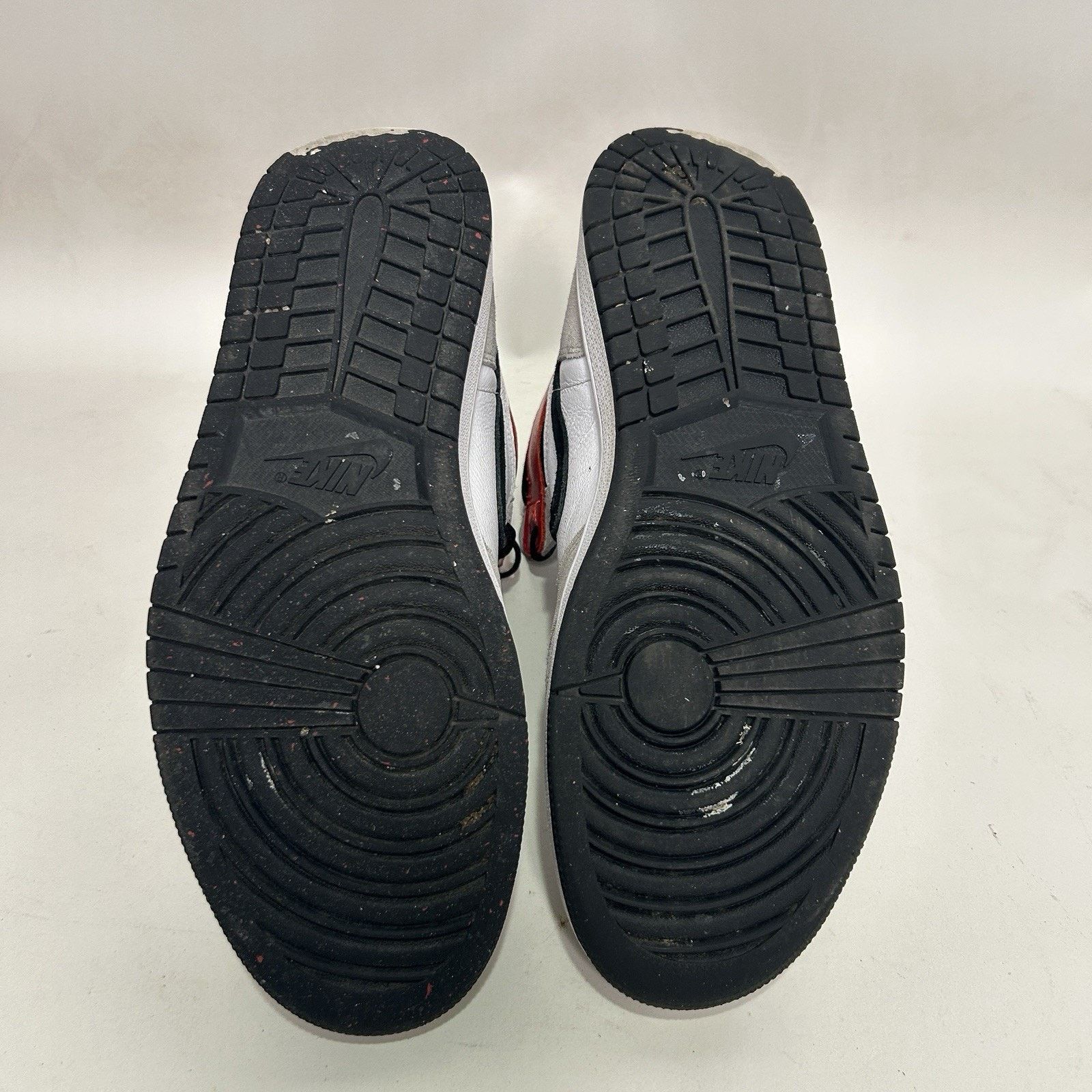 Jordan Brand Nike Air Jordan 1 Retro High “Light Smoke Grey” Size US 10.5 / EU 43-44 - 9 Thumbnail