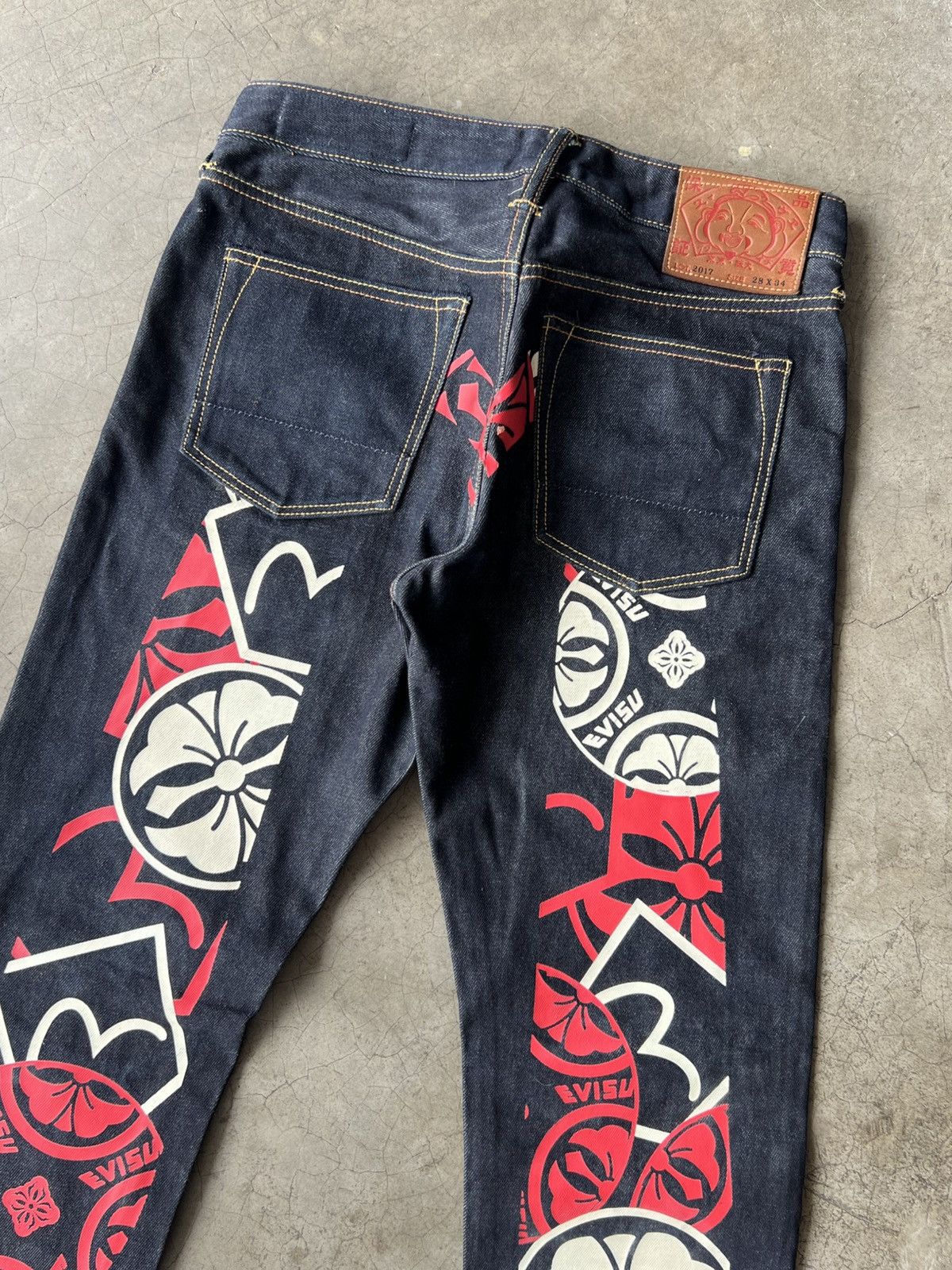 Evisu Evisu - Carrot Fit Kamon Seagull Pattern Daicock Jeans Size US 30 / EU 46 - 5 Thumbnail