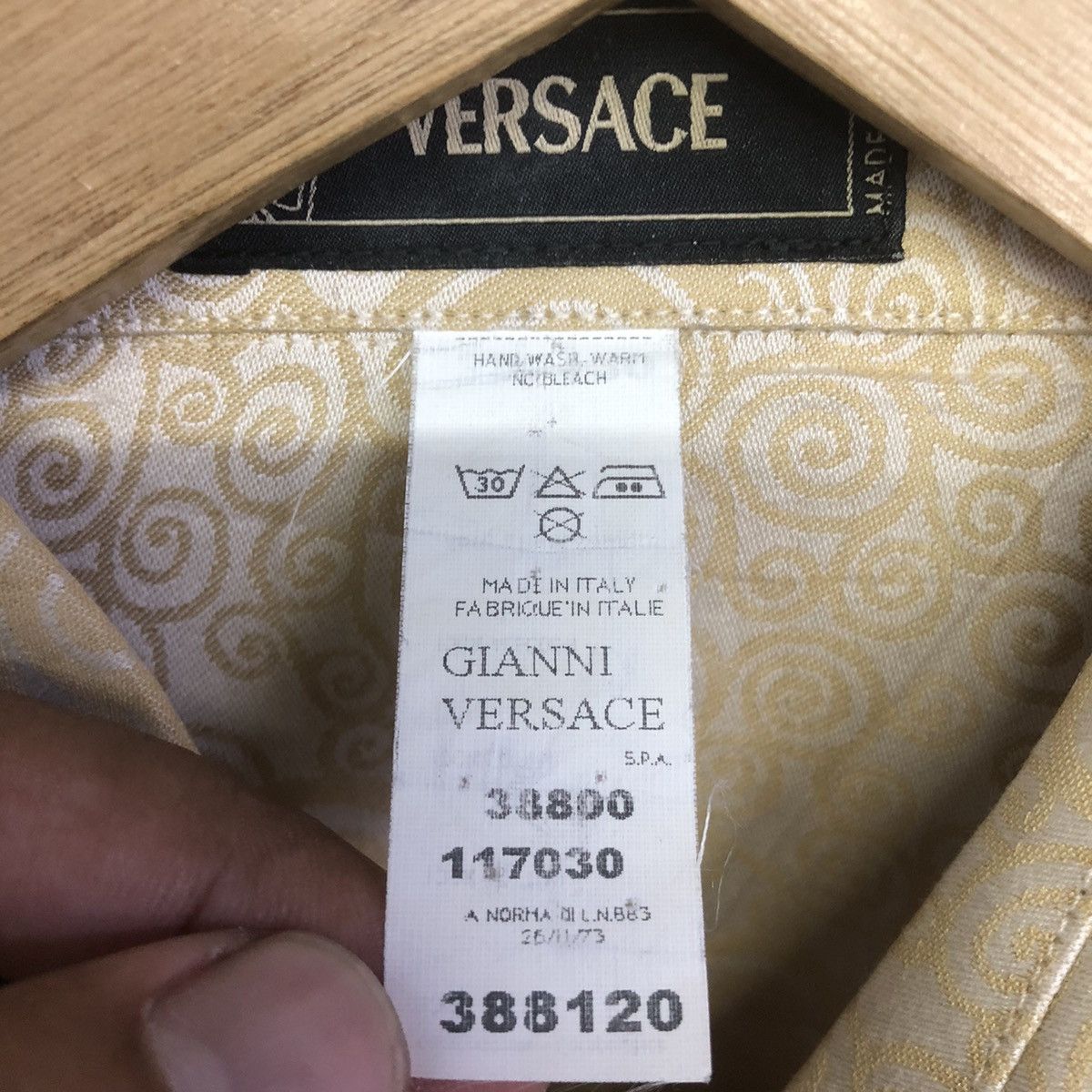 Versace GIANNI VERSACE BUTTON SHIRT Size US L / EU 52-54 / 3 - 12 Thumbnail