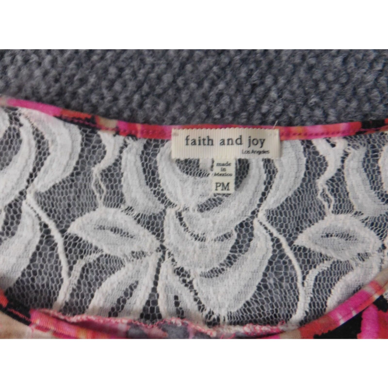 Vintage Faith and Joy Blouse Womens Pm Petites Pink Stretch Crew Neck Pullover Sleeveless Casual Rayon Button Vintage No Size M / US 6-8 / IT 42-44 - 5 Thumbnail