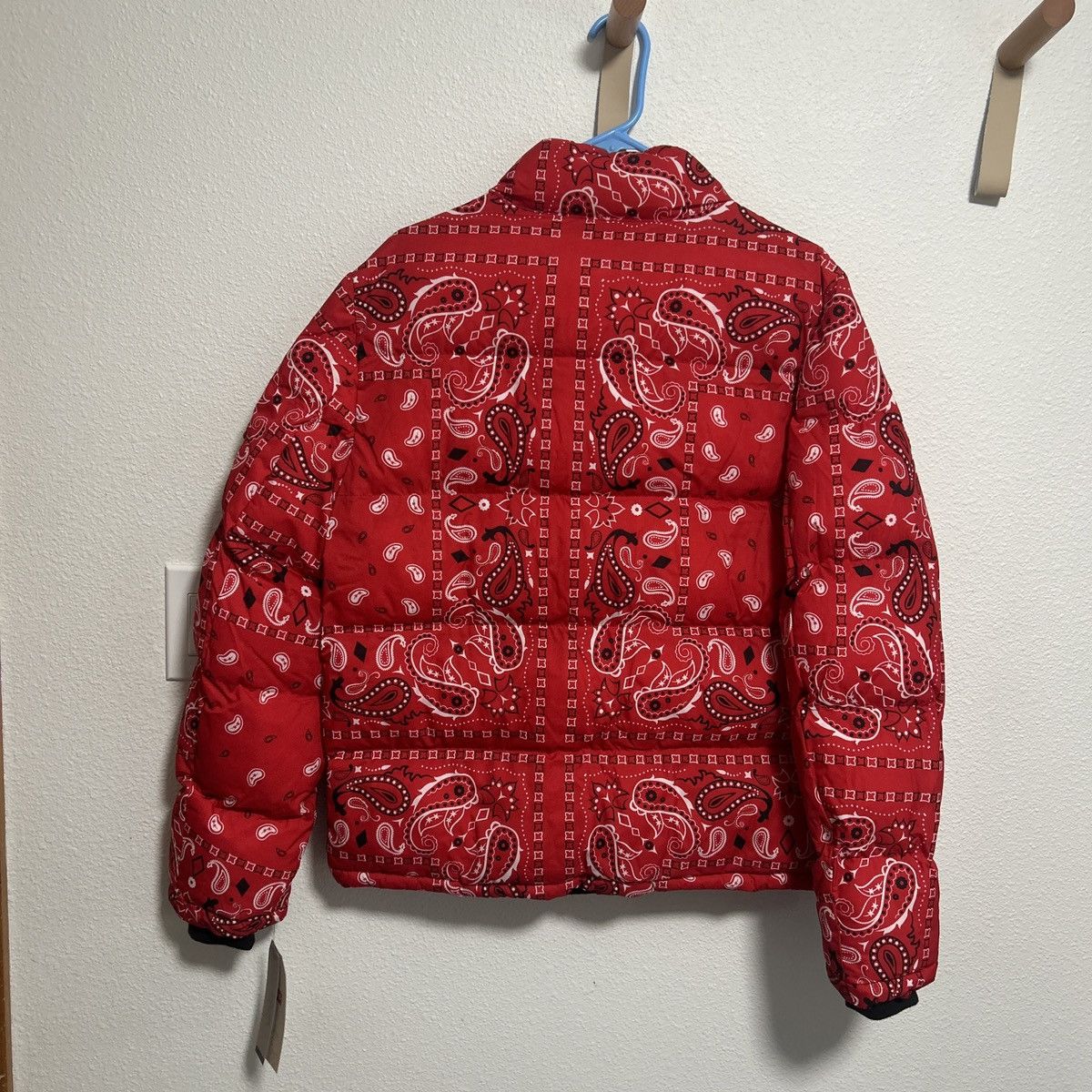 Levi's Levis mens red bandana puffer jacket size small Size US S / EU 44-46 / 1 - 2 Thumbnail