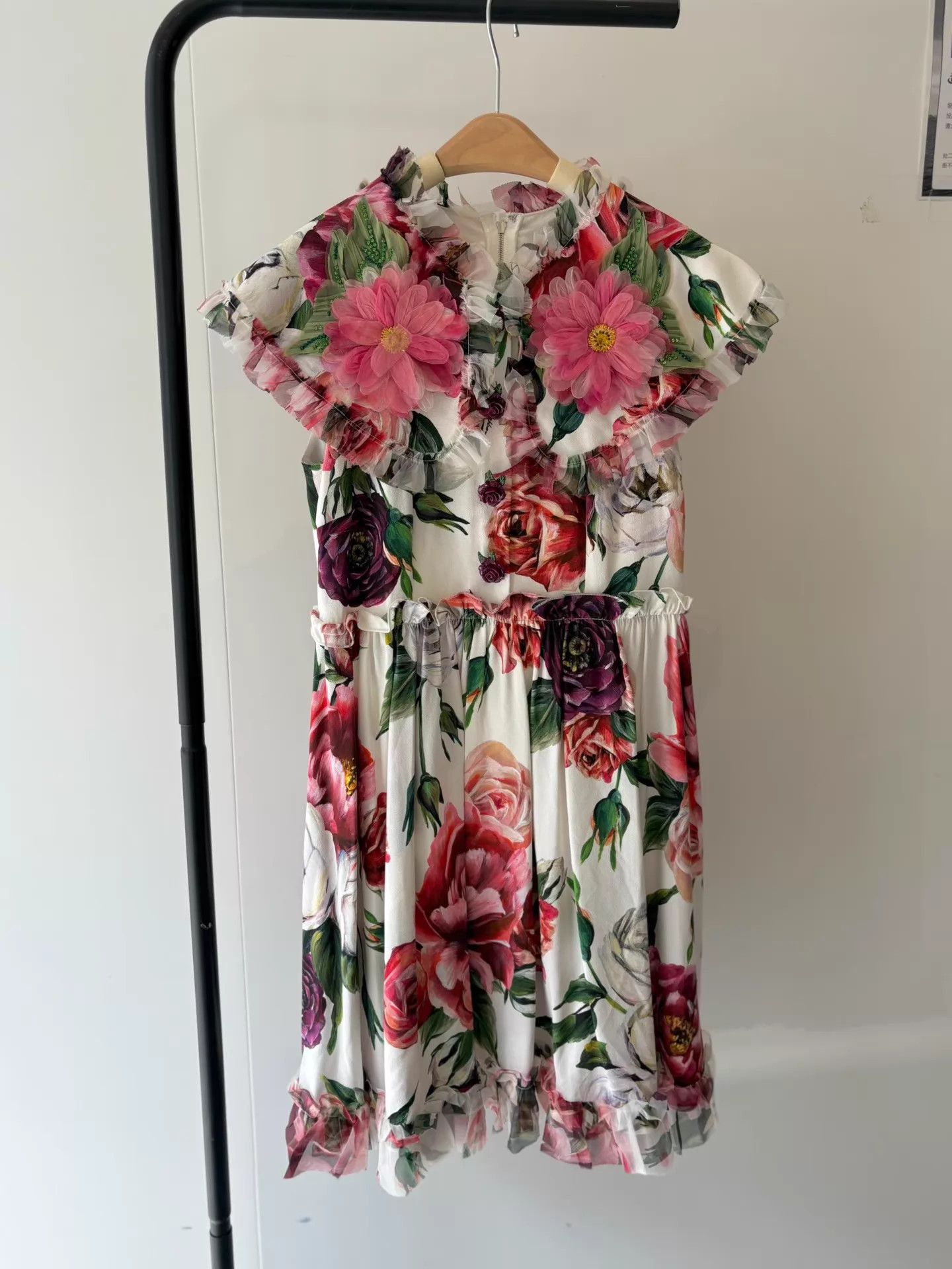 Dolce & Gabbana DG Silk Blend 3D Floral Short Sleeve Dress 38 NWTS Size XS / US 0-2 / IT 36-38 - 1 Thumbnail