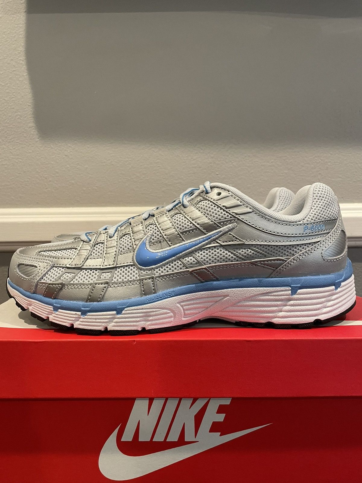 Nike P-6000 Metallic Silver University Blue Size 8.5 Men’s