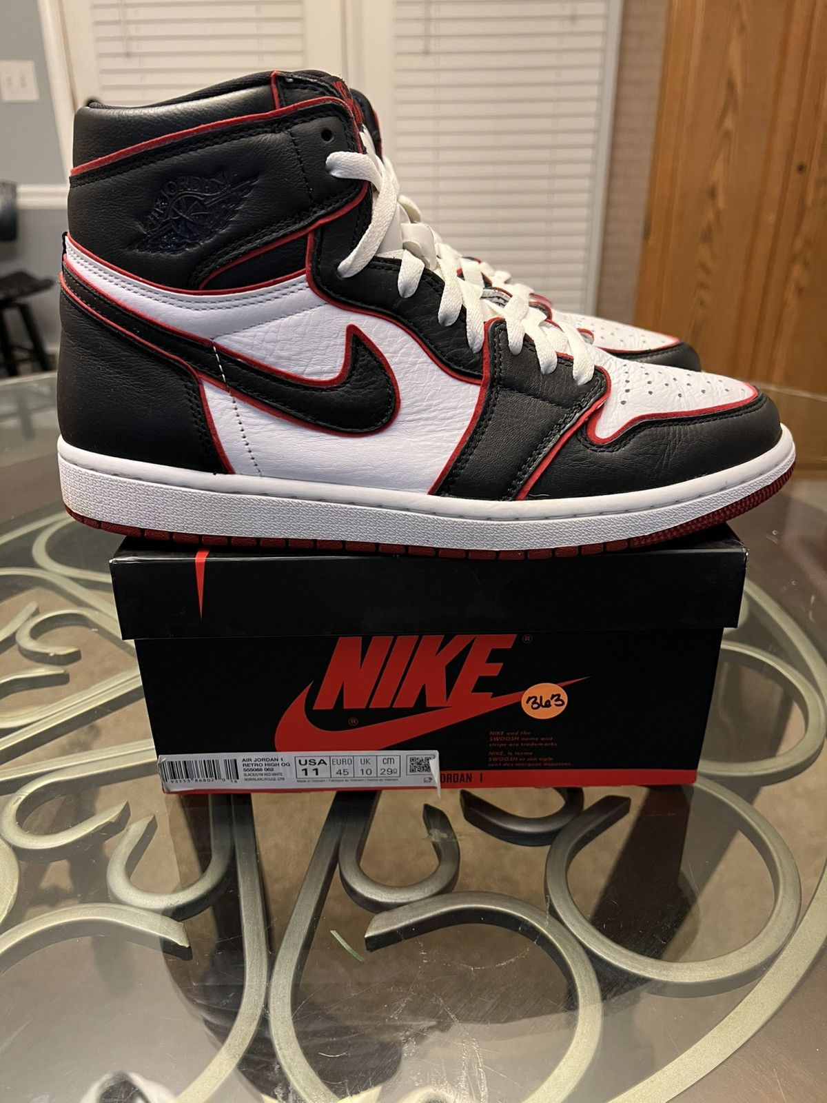 Jordan Brand Jordan 1 Retro High “Bloodline” 2019 Size US 11 / EU 44 - 7 Thumbnail