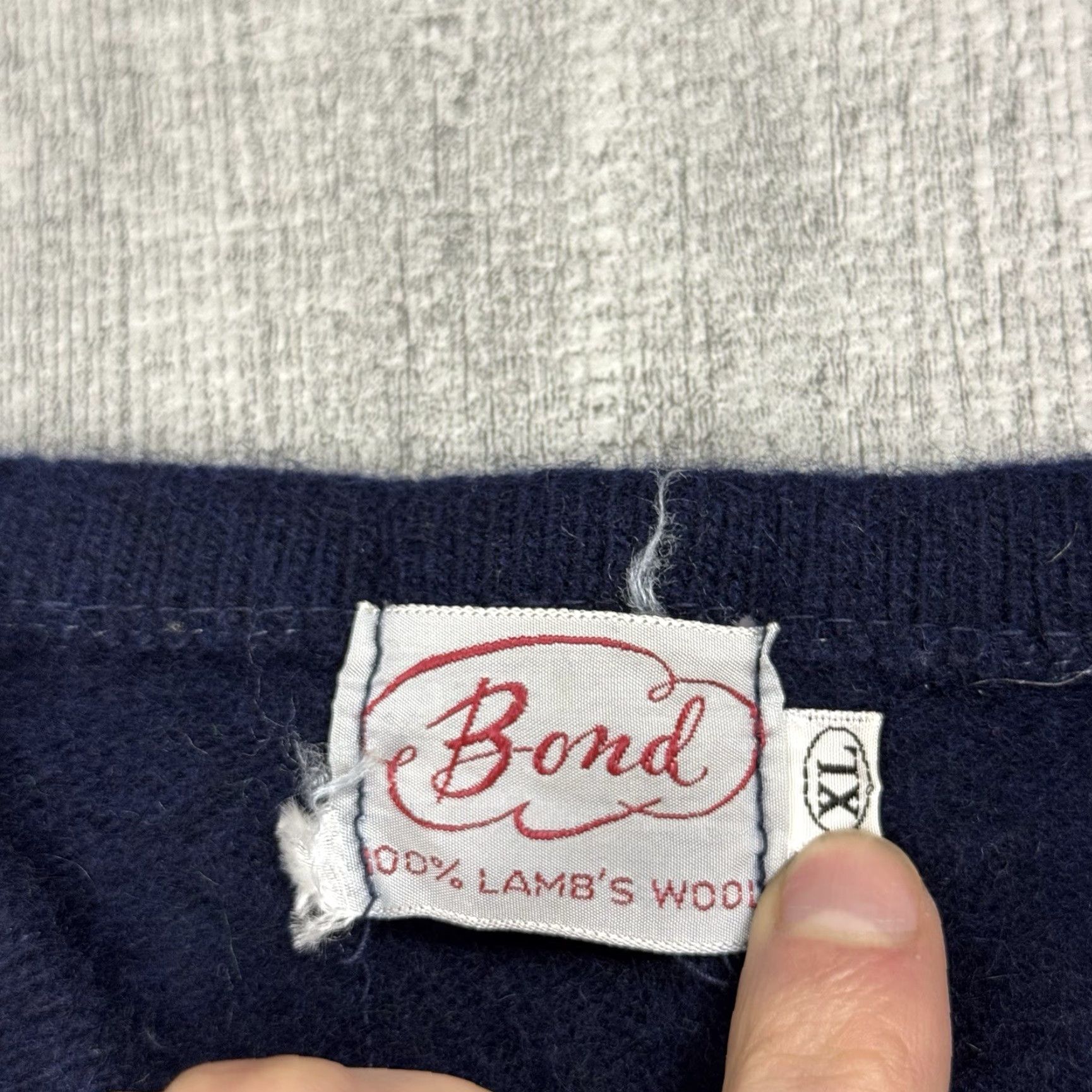 VINTAGE Bond Sweater XL Navy Blue 100% Lambswool V-Neck Soft Knit Pullover Preppy 50s Tailored Mens