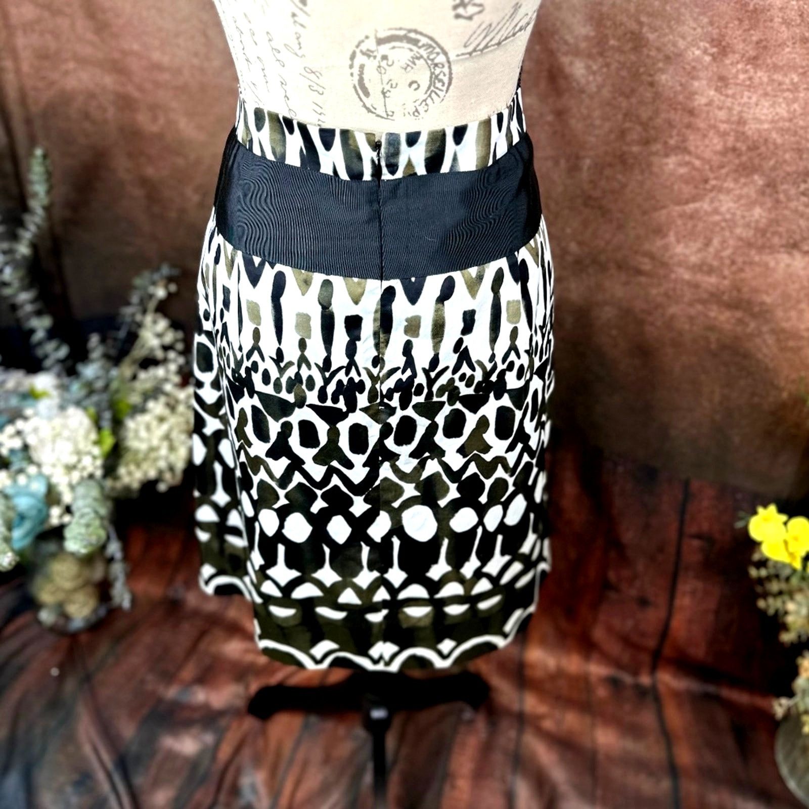Elie Tahari Elie Tahari Abigail Skirt Black Belt Sand Dune Size 14 Size 36" / US 14 / IT 50 - 12 Thumbnail