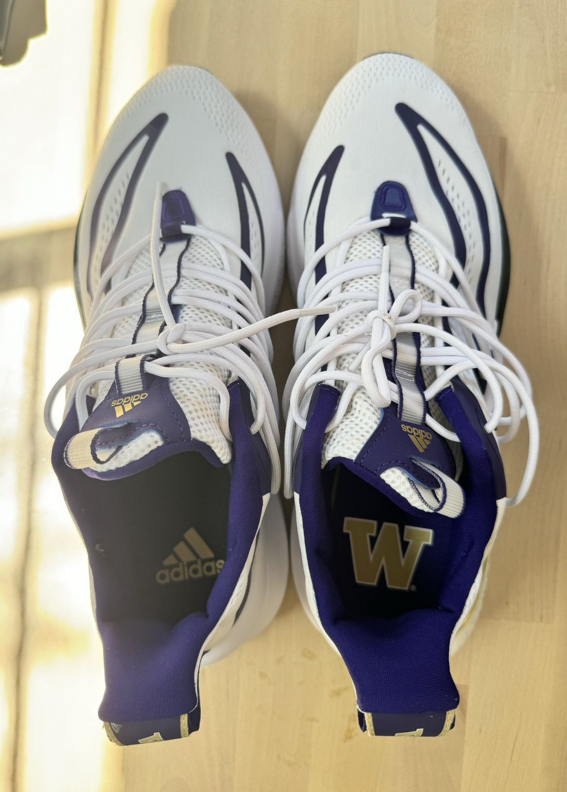 Adidas Adidas Alphaboost V1 Washington Huskies Size US 12 / EU 45 - 6 Thumbnail