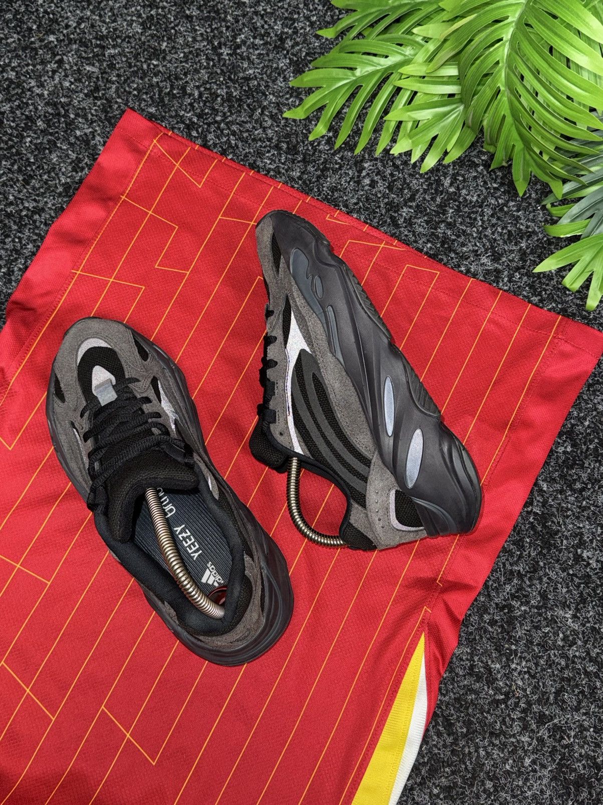 Adidas Adidas Yeezy Boost 700 V2 Vanta FU6684 Size 39 Size US 6 / IT 36 - 1 Thumbnail