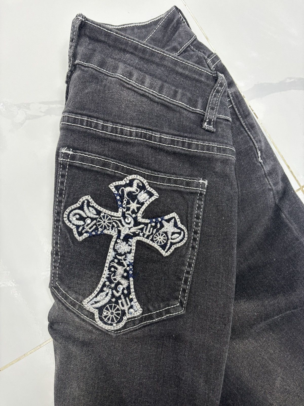 Le Grande Bleu (L.G.B.) 🔥VINTAGE FLARED JEANS CROSS INSPIRED CHROME HEART JEANS Size 23" - 10 Thumbnail