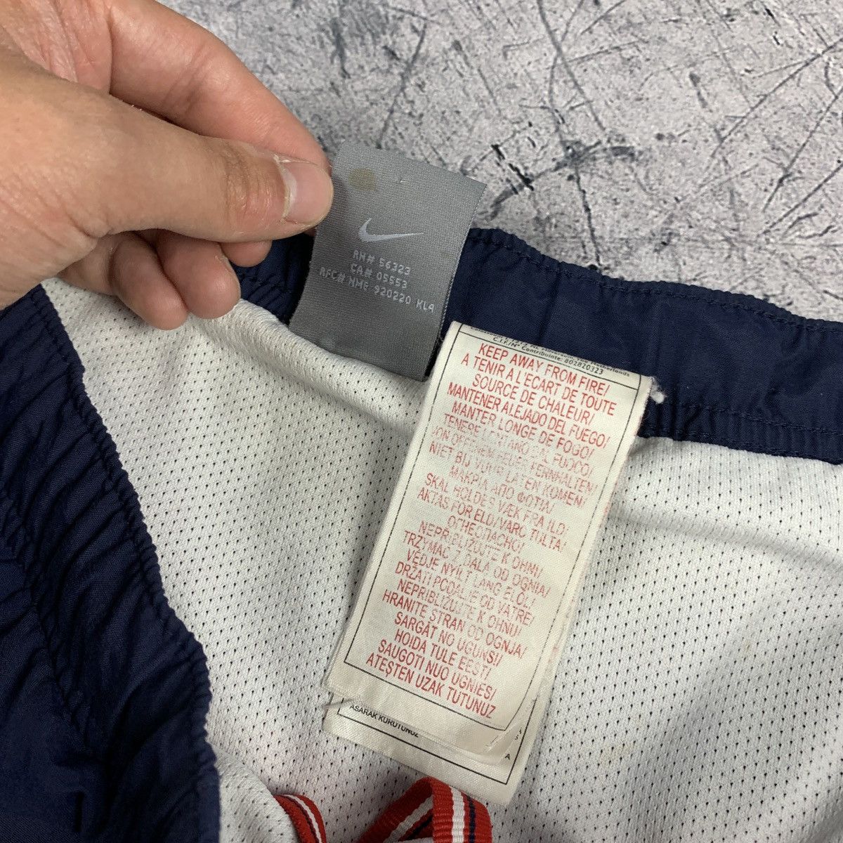 Nike Vintage Nike Retro Nylon Swim Shorts Size M Blue 90’s Size US 32 / EU 48 - 6 Thumbnail