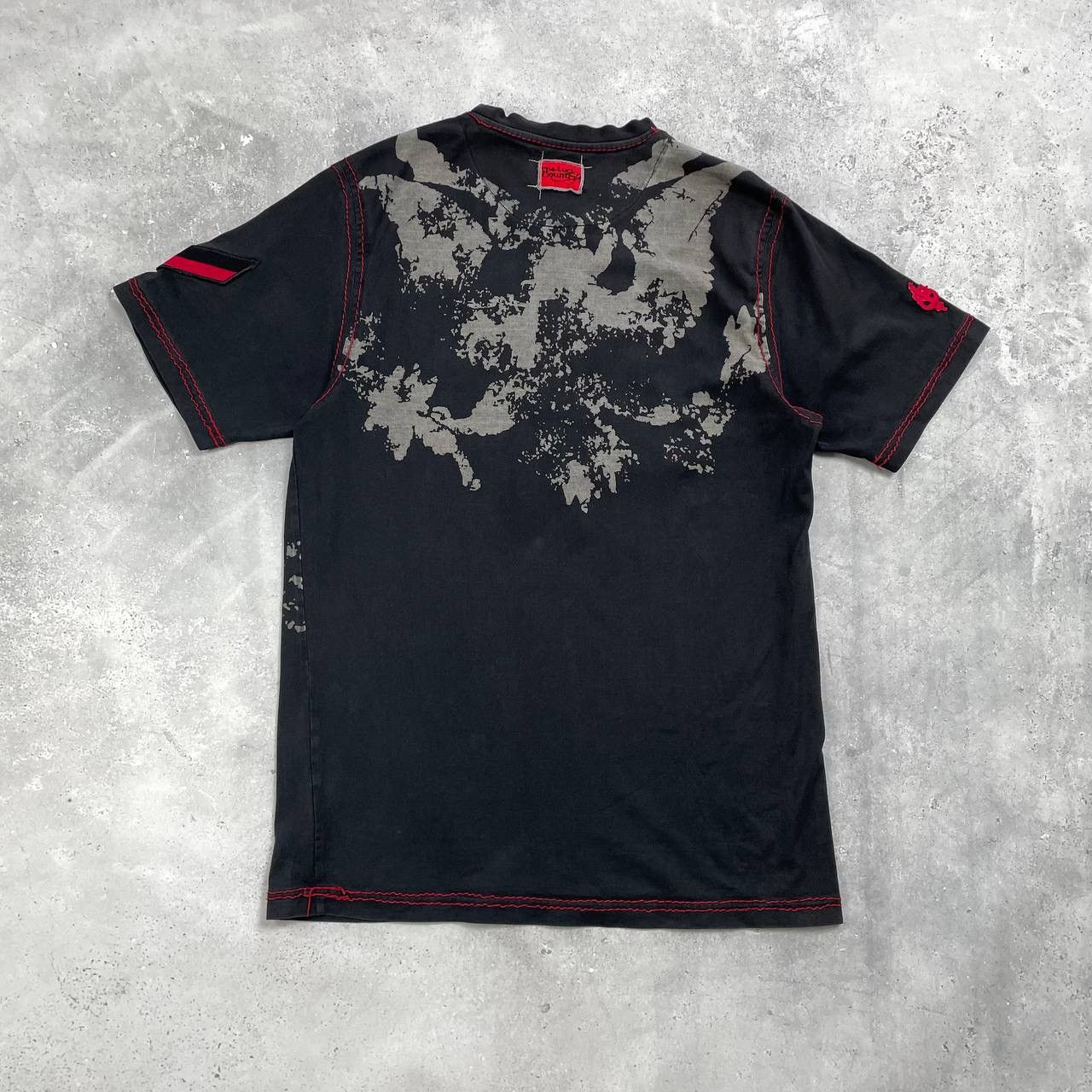Coogi Vintage Coogi The Lucky Country Y2K T Shirt Black/ Red L Size US L / EU 52-54 / 3 - 2 Thumbnail