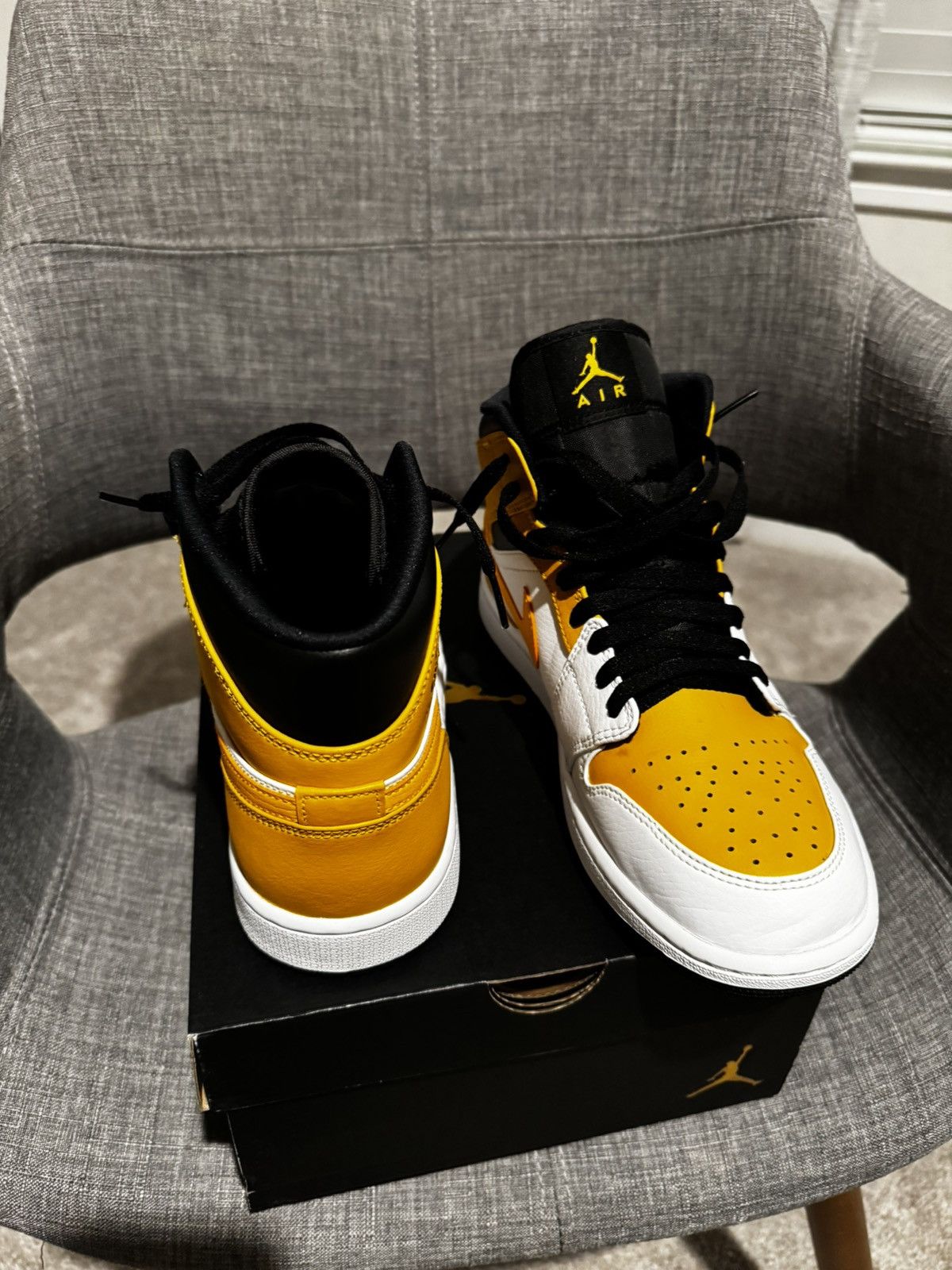 Jordan Brand Air Jordan 1 Mid Size US 9 / EU 42 - 7 Thumbnail